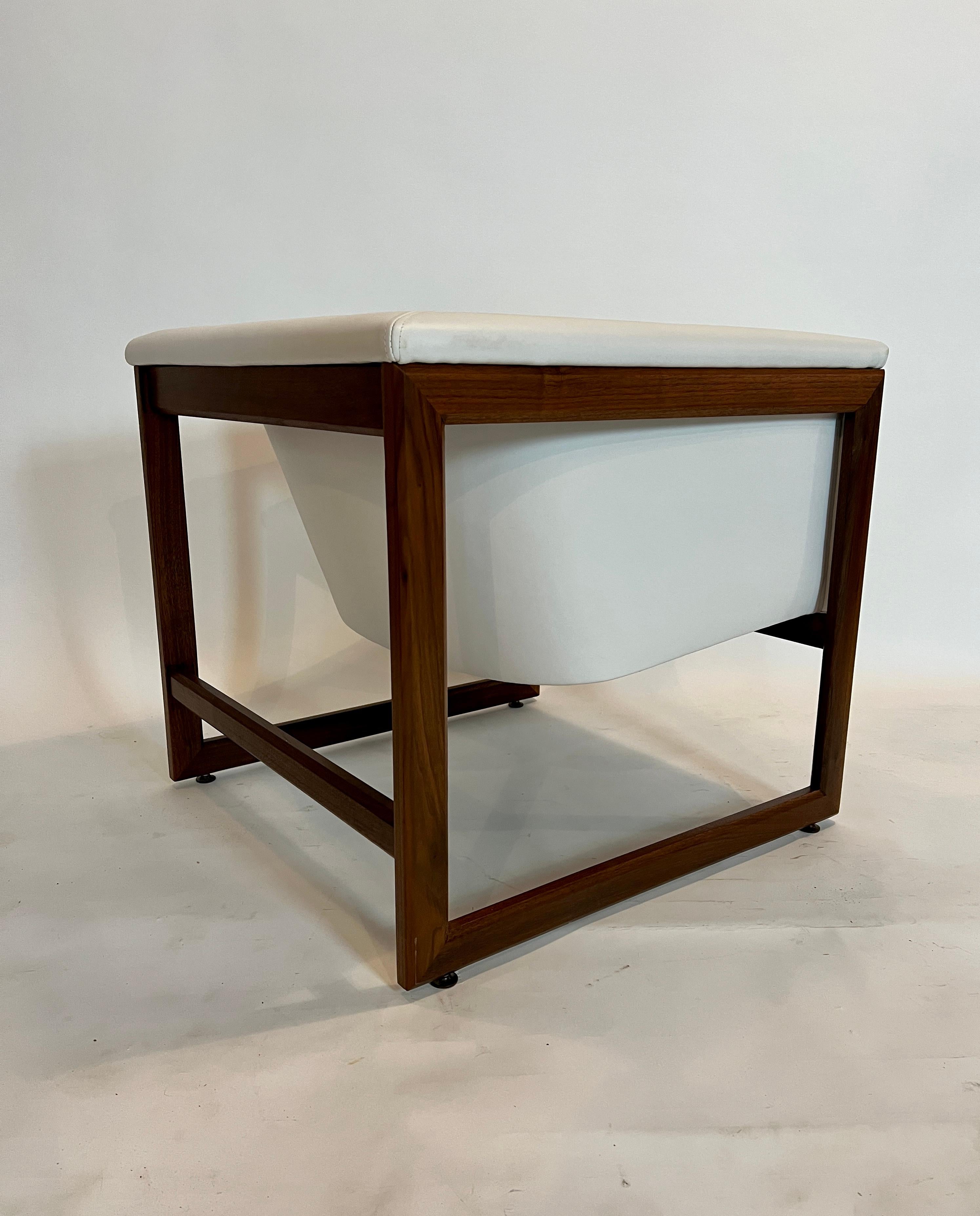 Milo Baughman Cube Chair In Excellent Condition For Sale In Chicago, IL