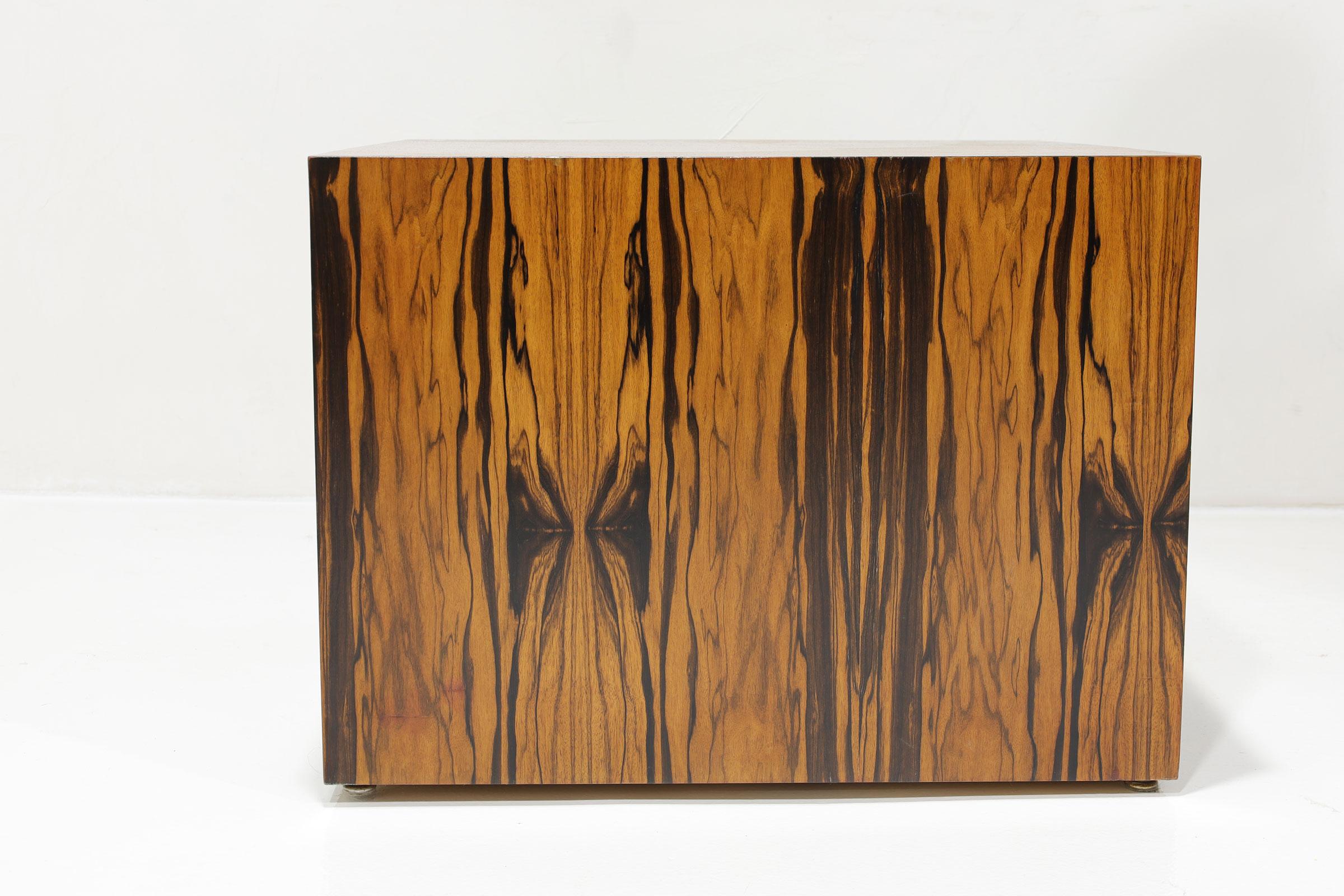 Milo Baughman Cube Side or End Table in Rosewood In Good Condition For Sale In Dallas, TX