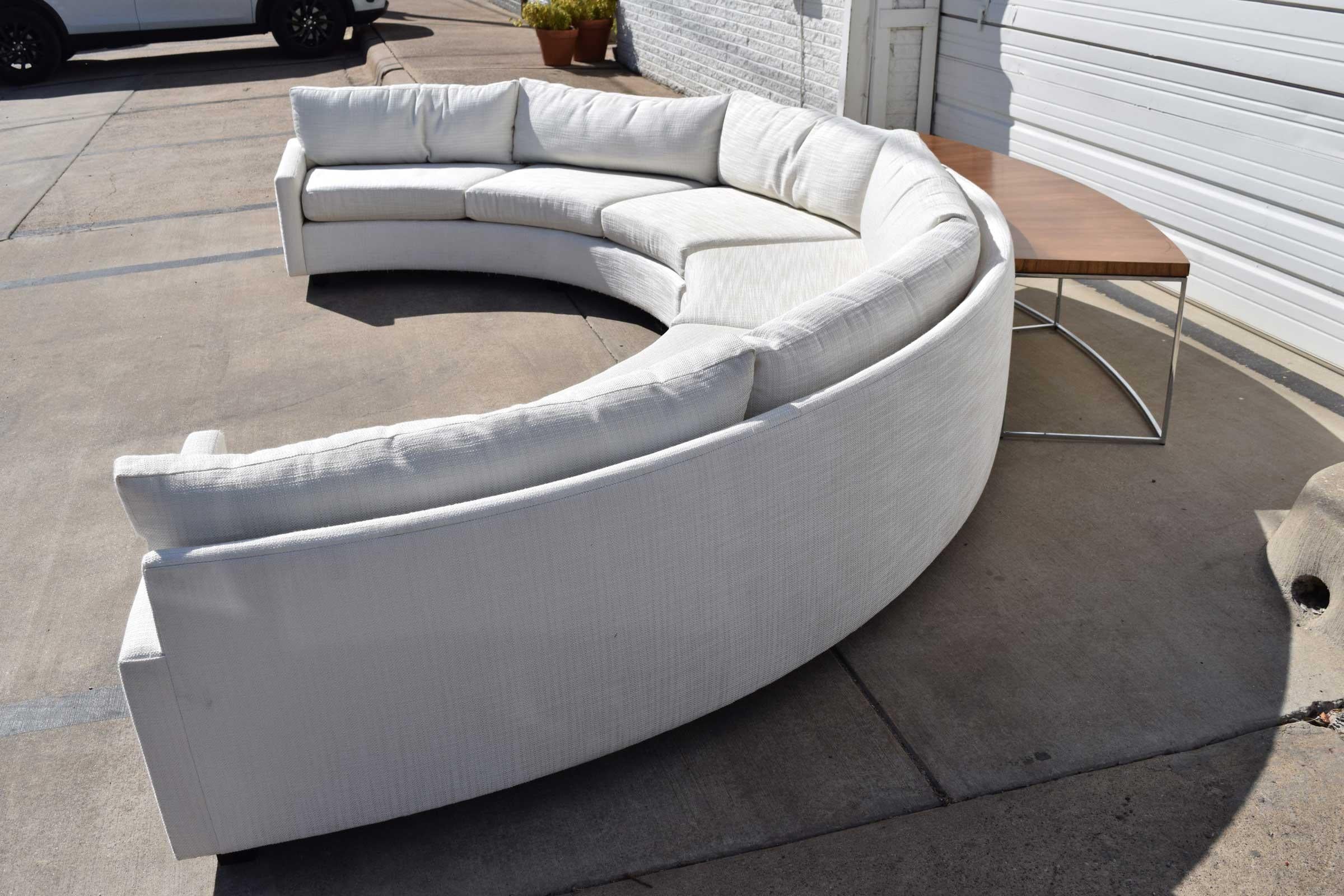 Milo Baughman Curved Sectional in White Woven Fabric In Good Condition In Dallas, TX