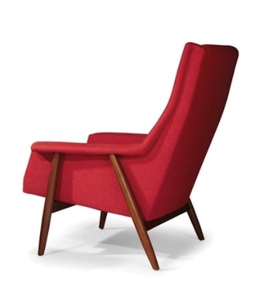 Der 1959 von Milo Baughman entworfene Sessel Laid Back ist ein Klassiker der Moderne aus der Mitte des Jahrhunderts. Auf einem Gestell aus natürlichem Walnussholz und mit einem roten, strukturierten Stoff gepolstert.
Bitte bestätigen Sie den