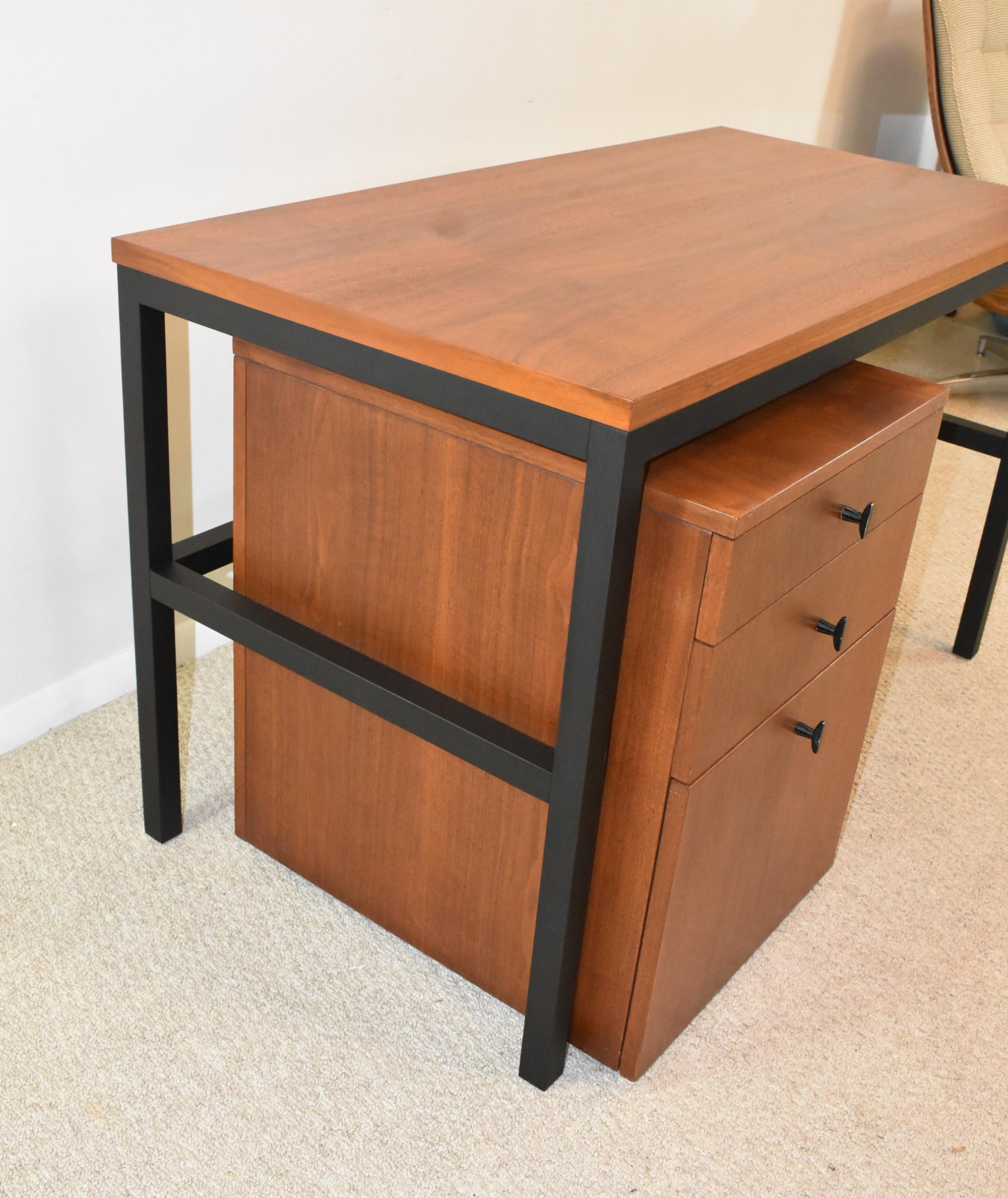 Mid-Century Modern Milo Baughman Desk for Directional Furniture For Sale