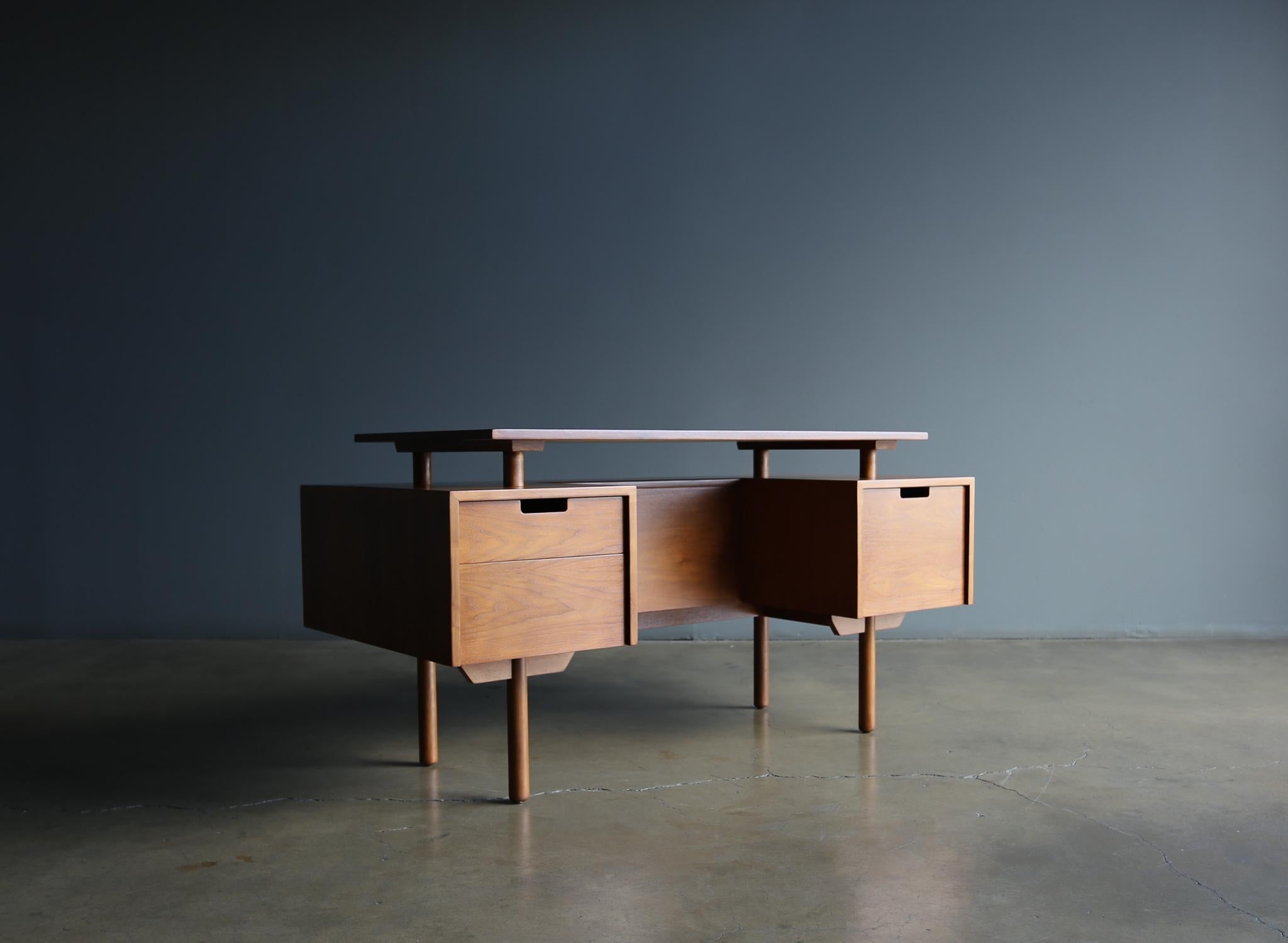 Milo Baughman Desk for Glenn of California,  circa 1955 8