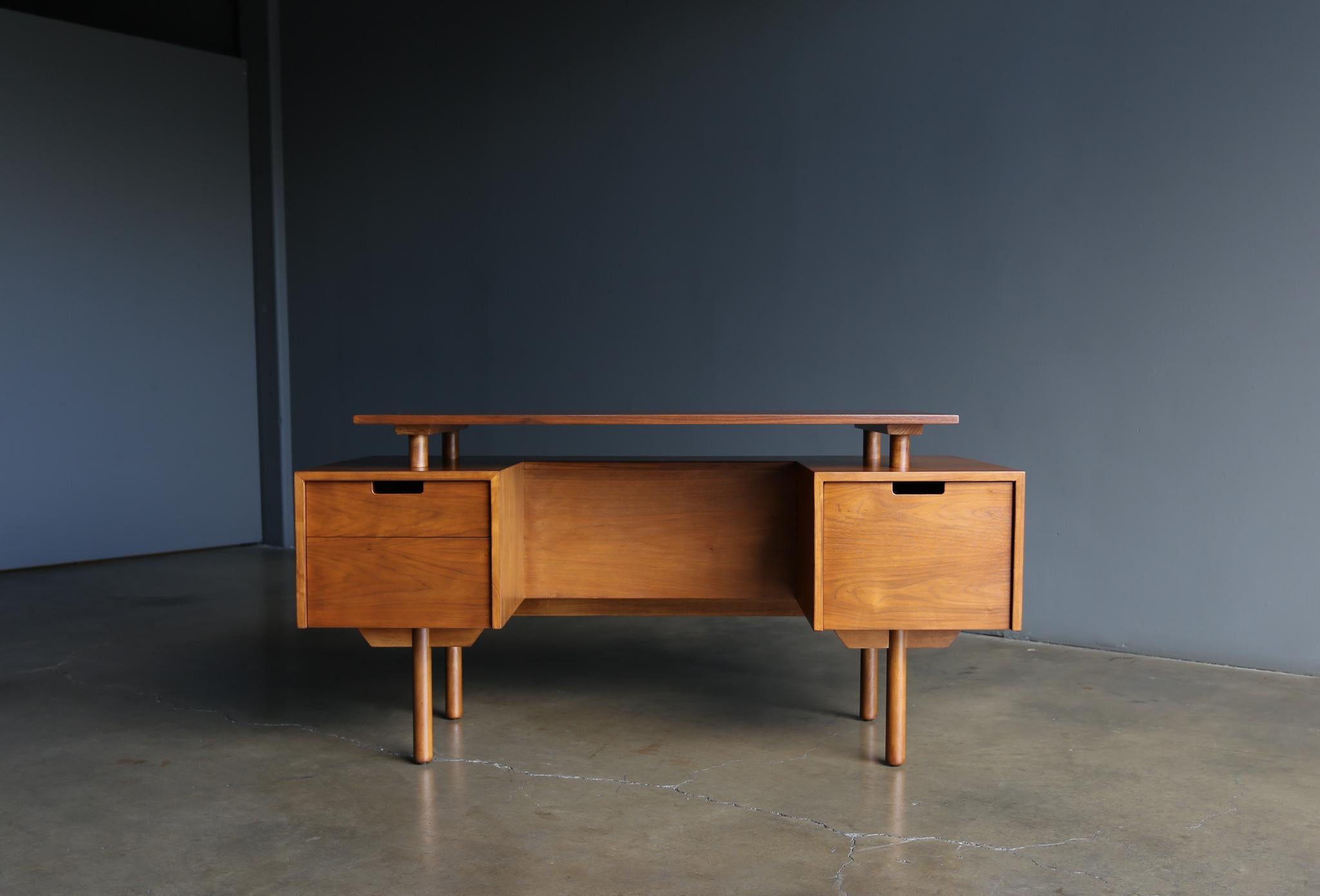 Milo Baughman Desk for Glenn of California,  circa 1955 9