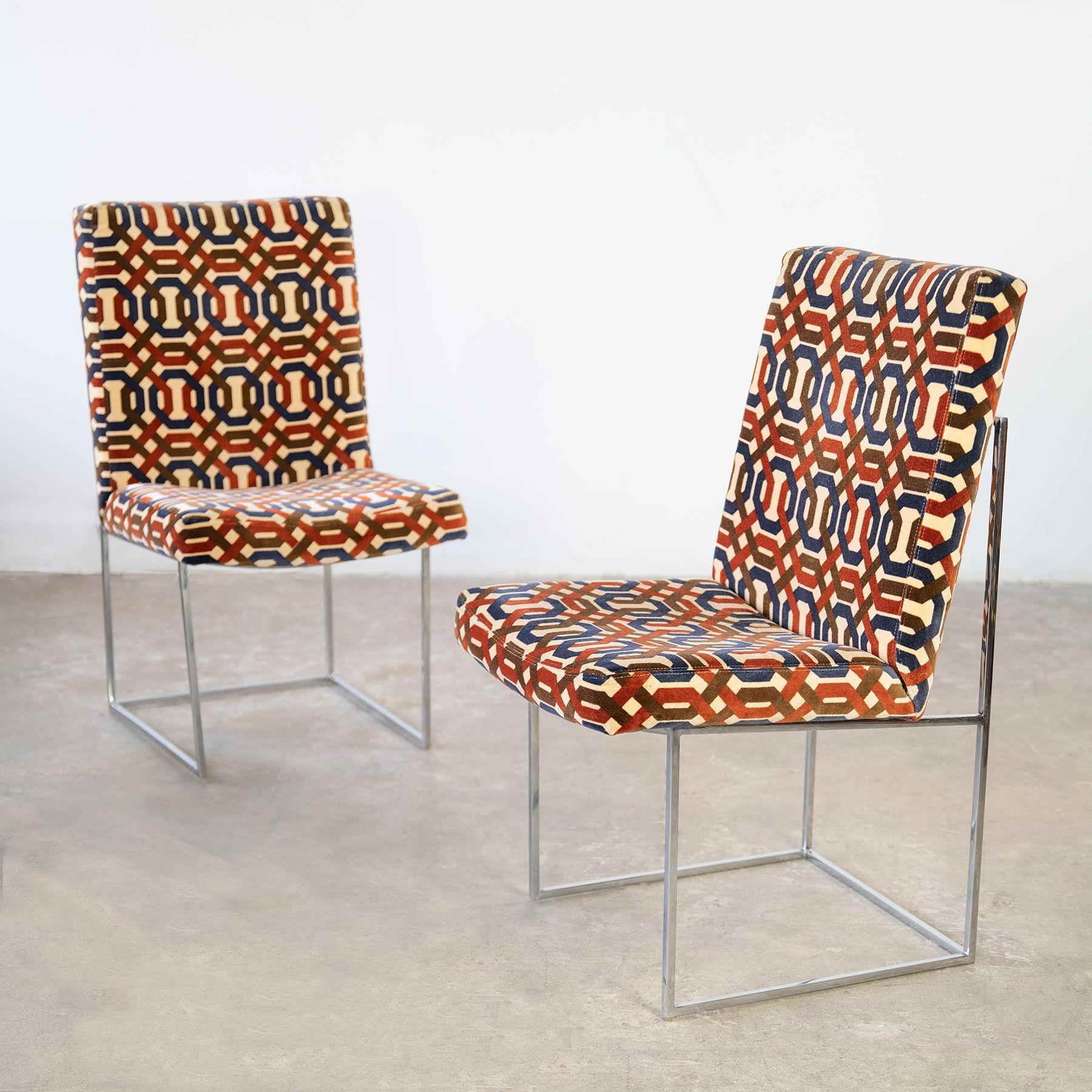 Ensemble de six chaises à manger de la série thin-Line, conçues par Milo Baughman et produites par Thayer Coggin au début des années 1970. Très bon état structurel, mais le matériau est malheureusement décoloré et devra être récupéré.