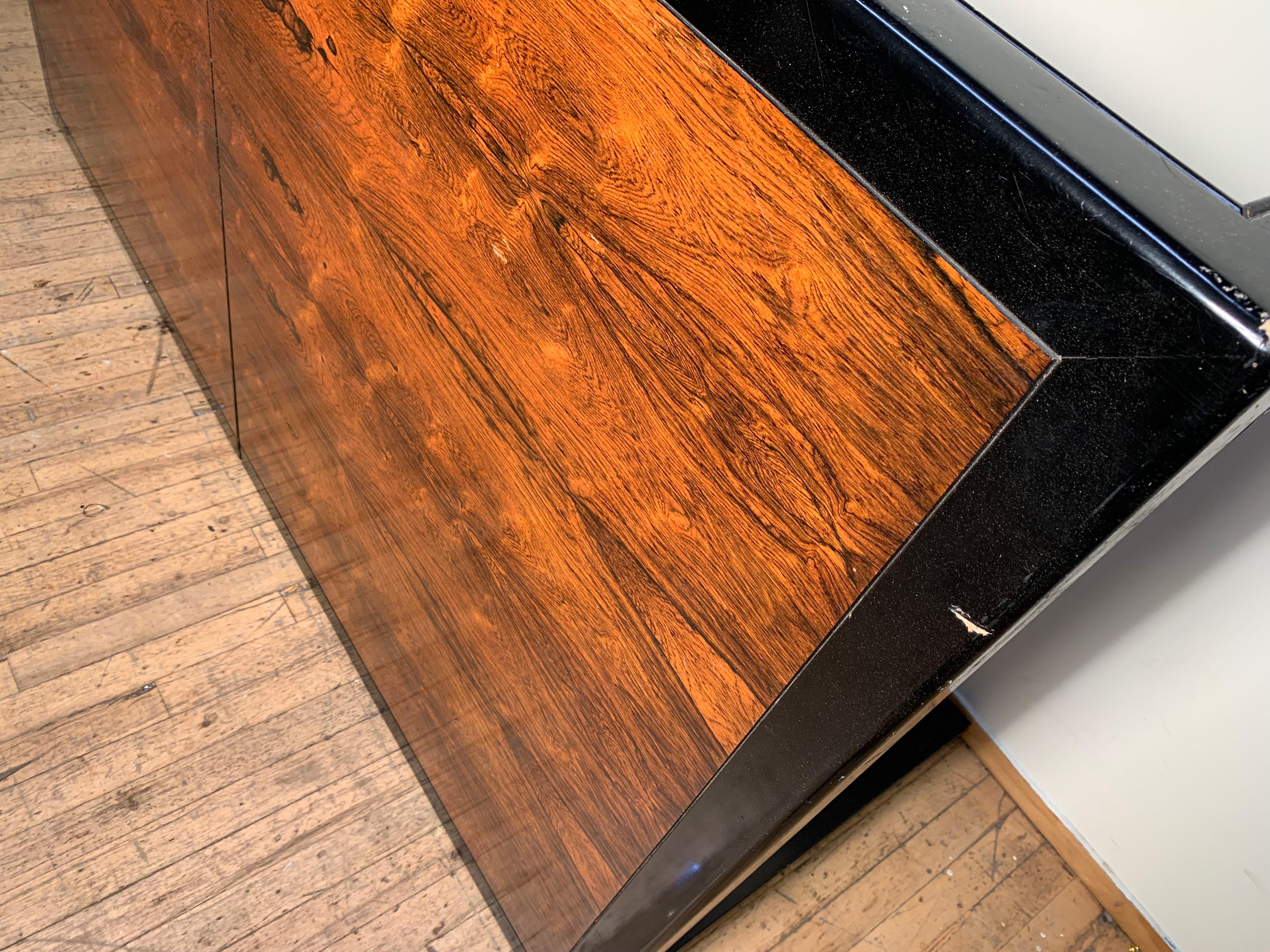 Milo Baughman Rosewood Dining Table for Directional (w/3 Leafs) In Good Condition For Sale In Chicago, IL