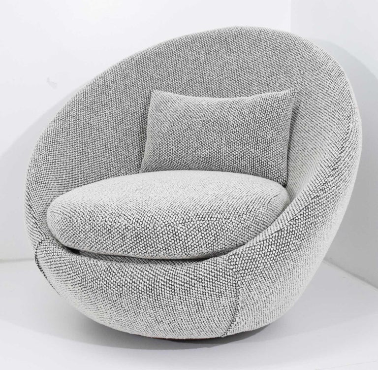 Milo Baughman Egg Swivel Chair in Black and White Nubby Upholstery at
