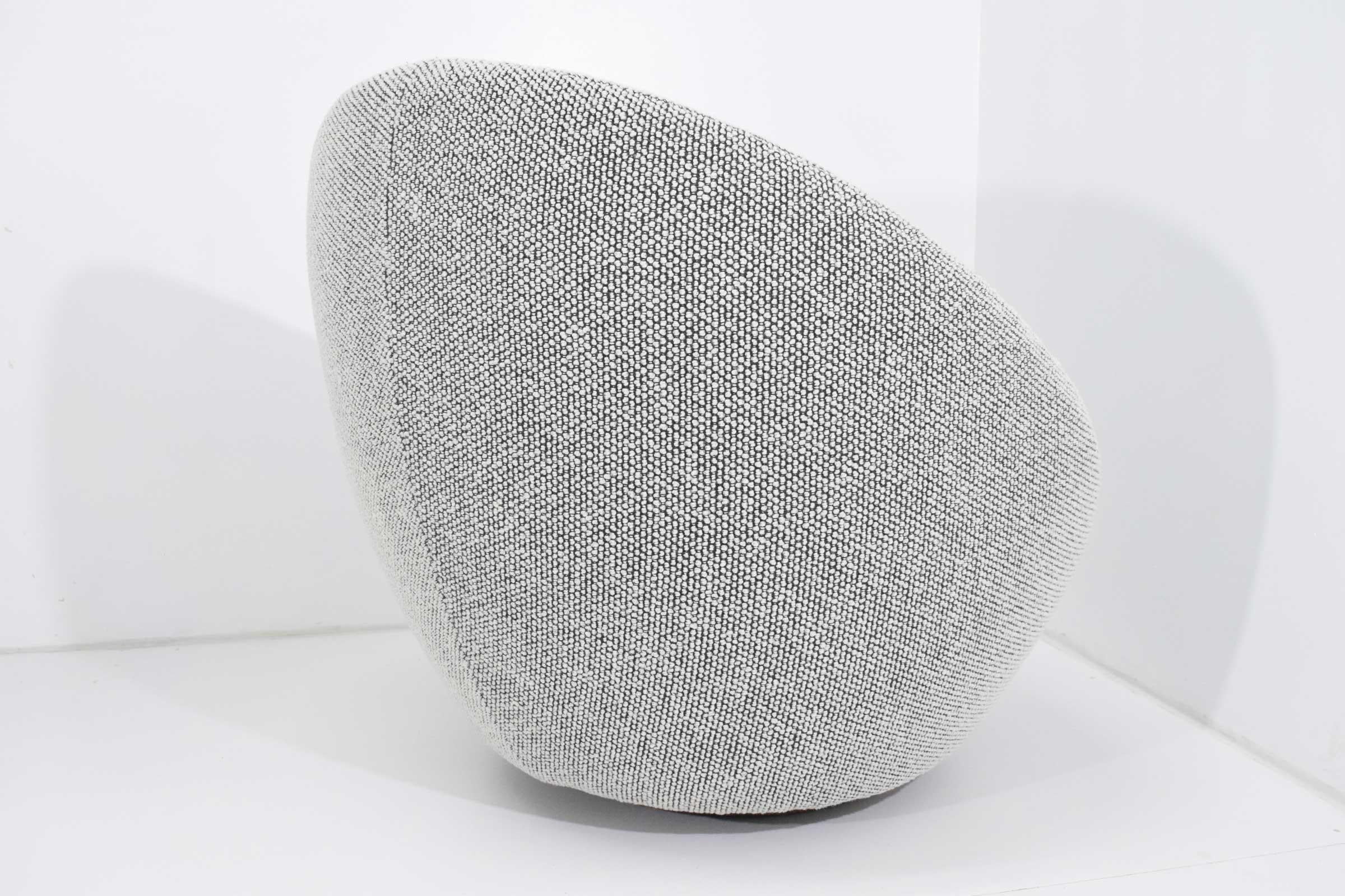Milo Baughman Egg Swivel Chair in Black and White Nubby Upholstery In Excellent Condition In Dallas, TX