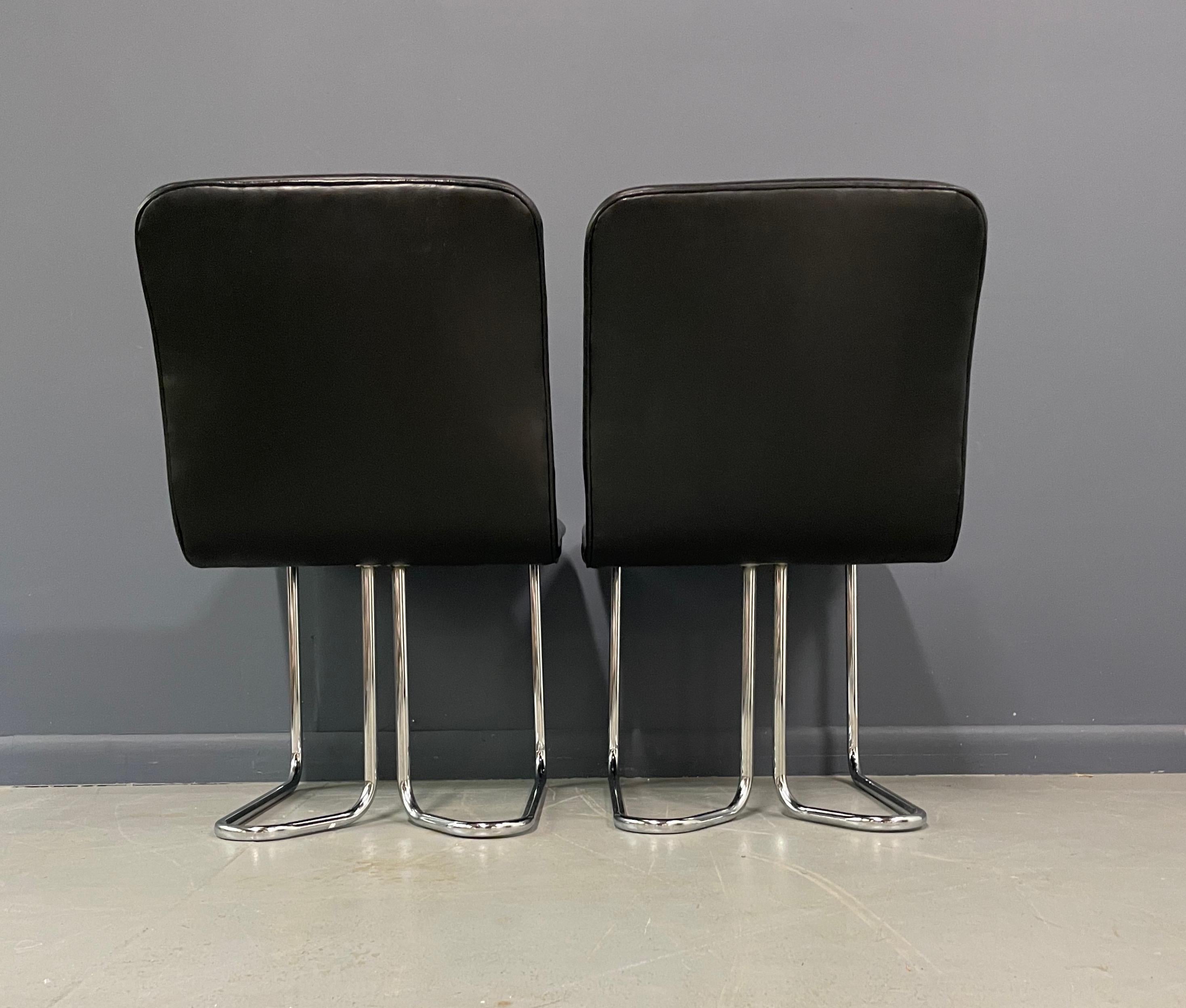 20ième siècle DIA - Ensemble de six chaises de salle à manger en porte-à-faux chromées du milieu du siècle dernier en vente