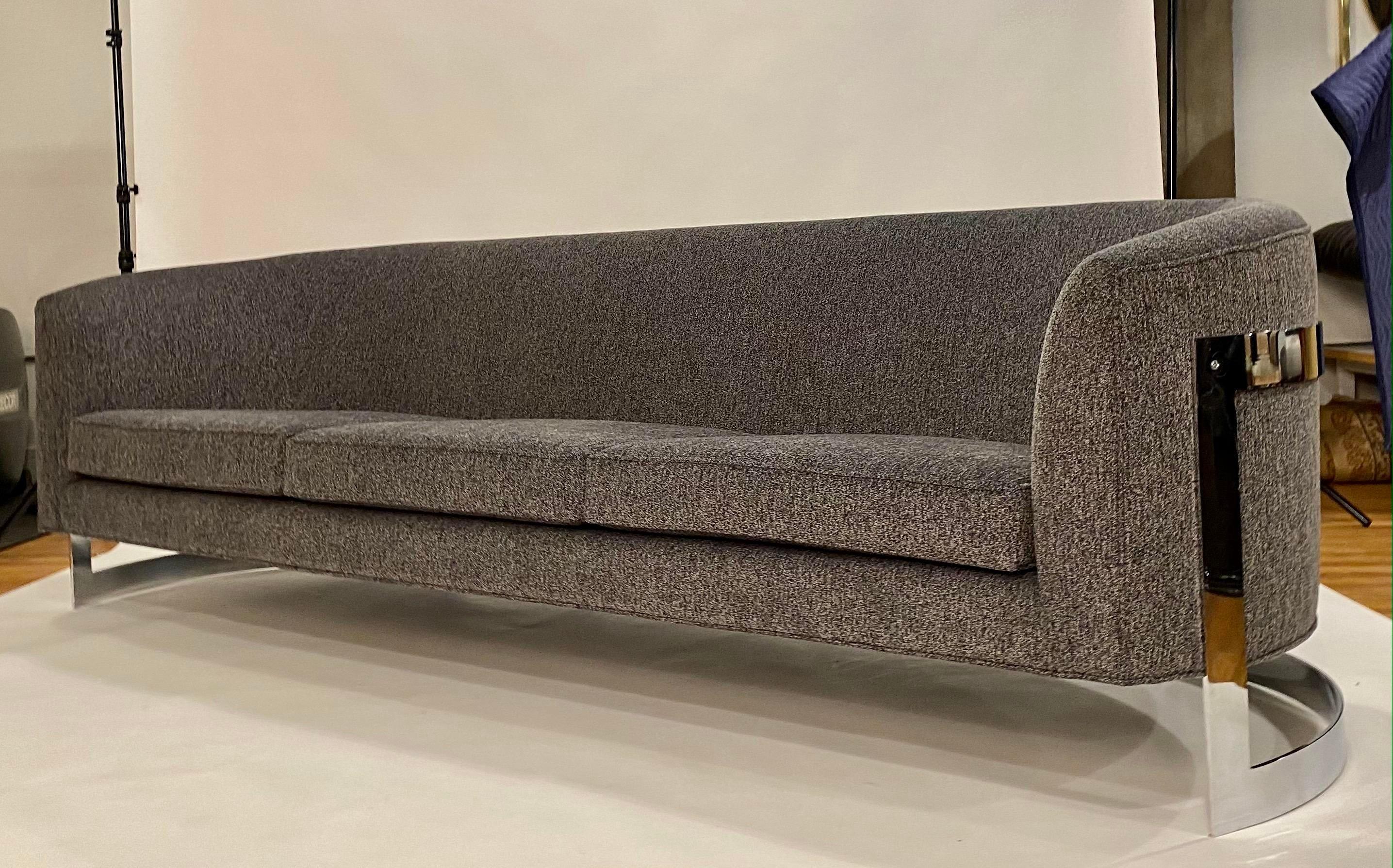 Floating Sofa in the style of Milo Baughman For Sale 2