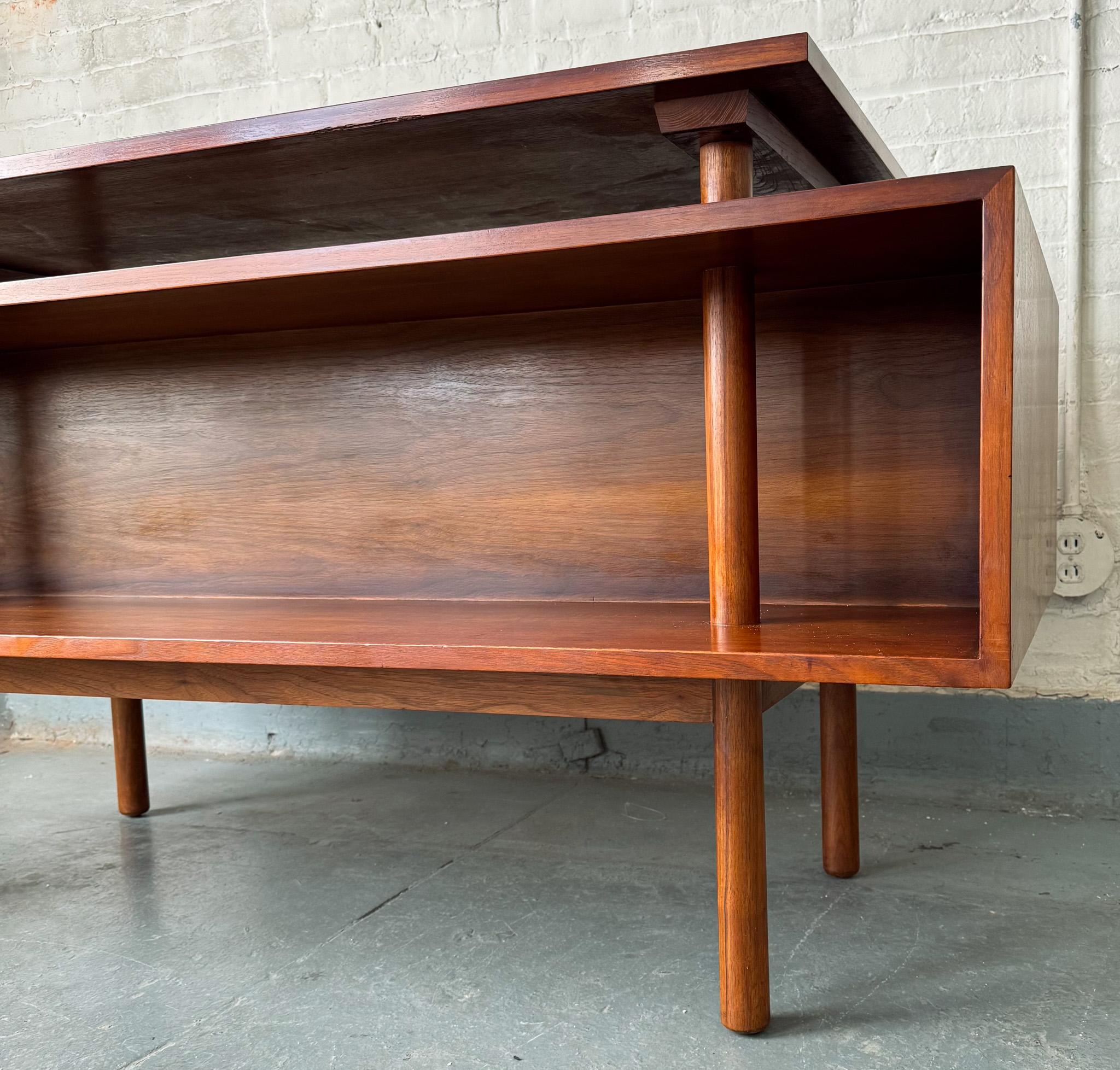 Milo Baughman Floating Top Desk, Model 1625 4