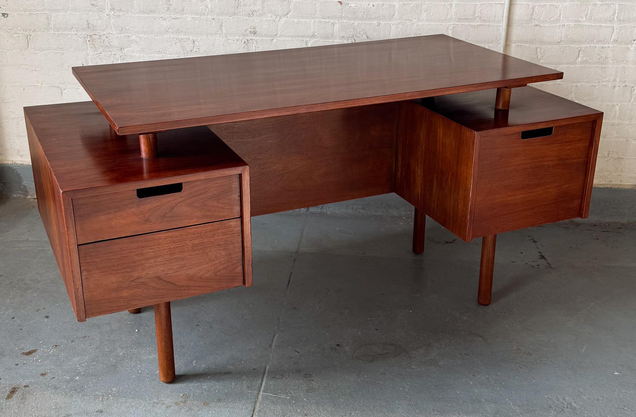 Milo Baughman Floating Top Desk, Model 1625 In Good Condition In New York, NY