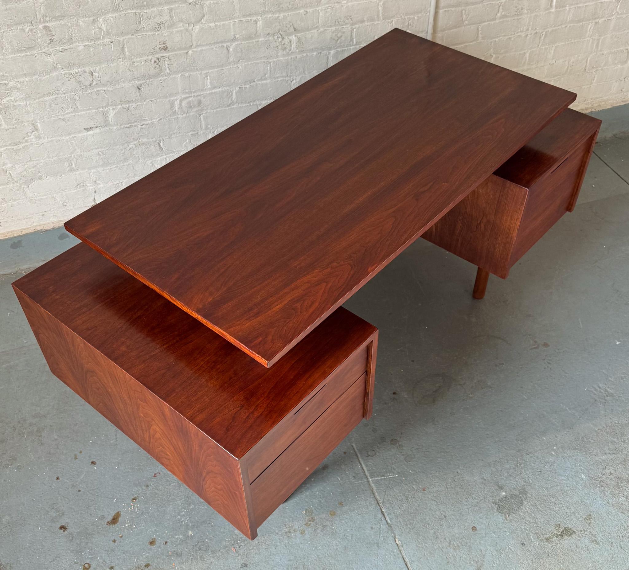 Mid-20th Century Milo Baughman Floating Top Desk, Model 1625