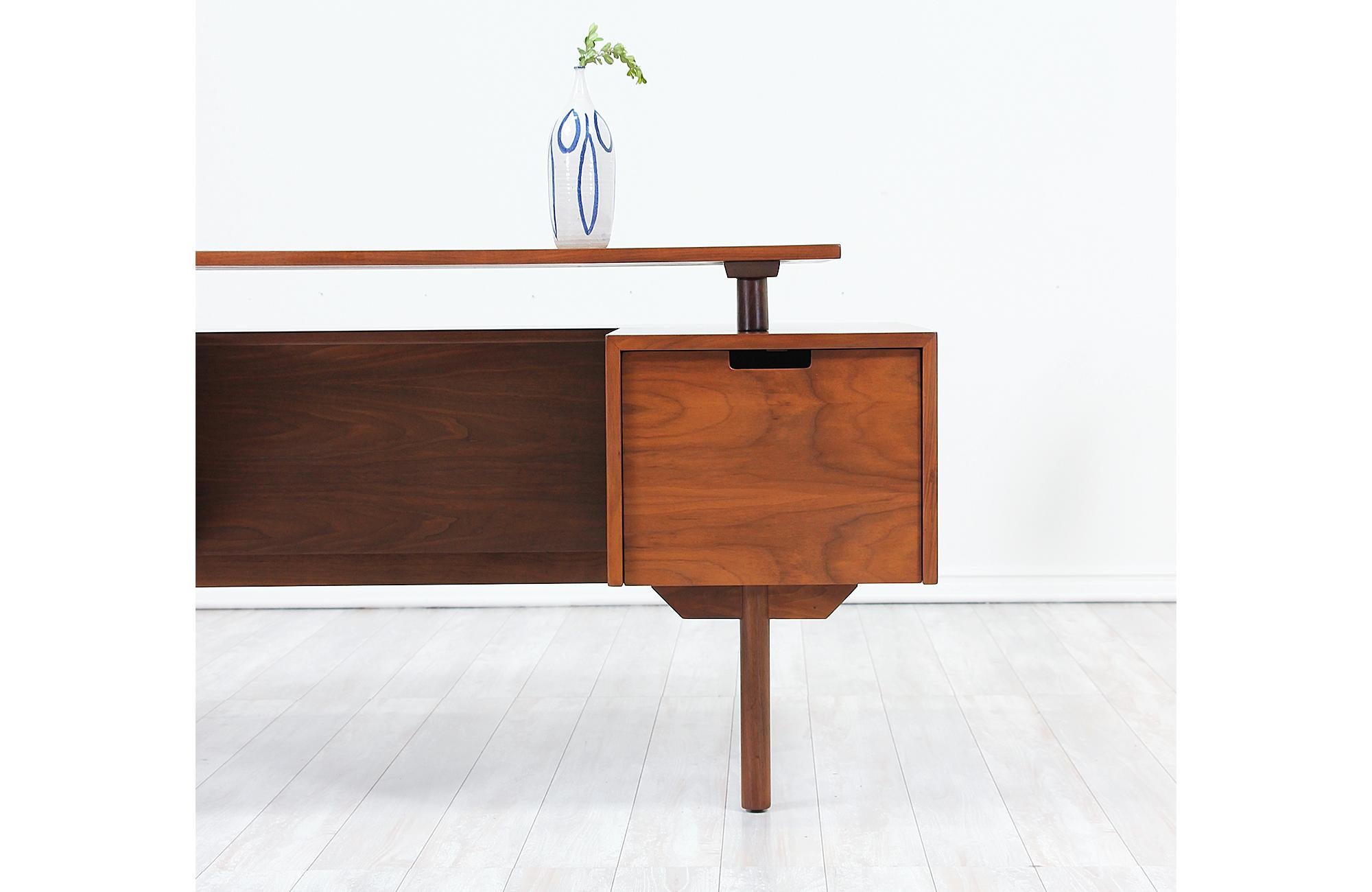 Milo Baughman Floating-Top Desk with Bookshelf for Glenn of California 7