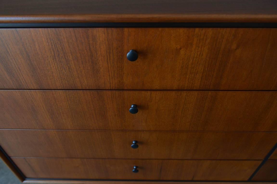 Mid-20th Century Jack Cartwright for Founders Eight-Drawer Walnut Dresser, circa 1960