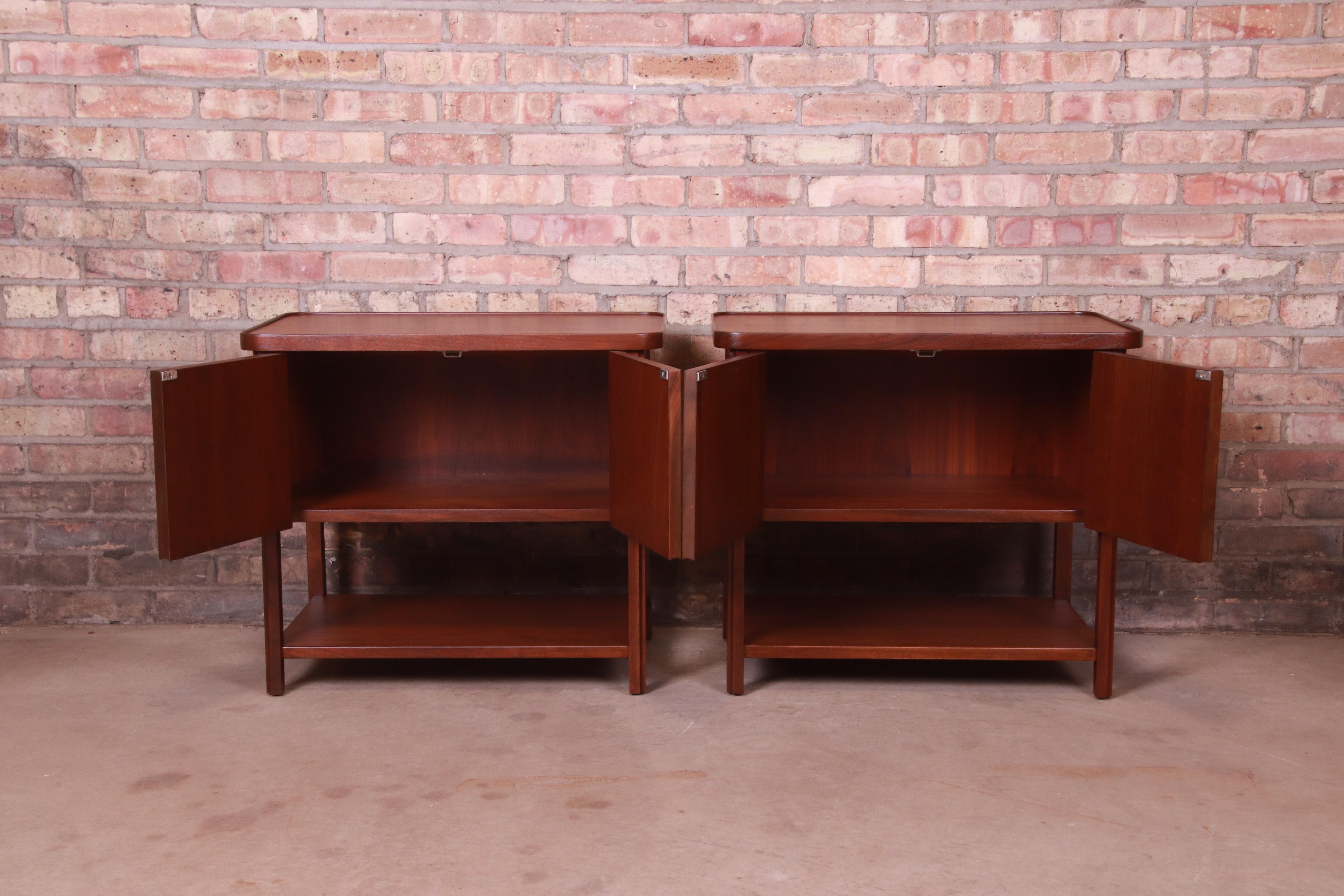 Jack Cartwright for Founders Mid-Century Modern Walnut Nightstands, Refinished 2