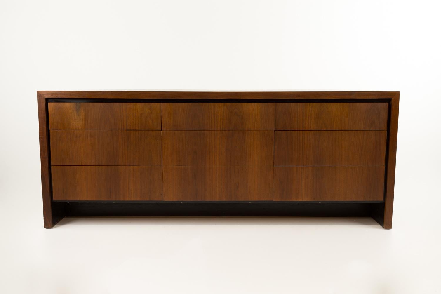 Merton Gershun for Dillingham Mid Century Walnut Lowboy Dresser 4