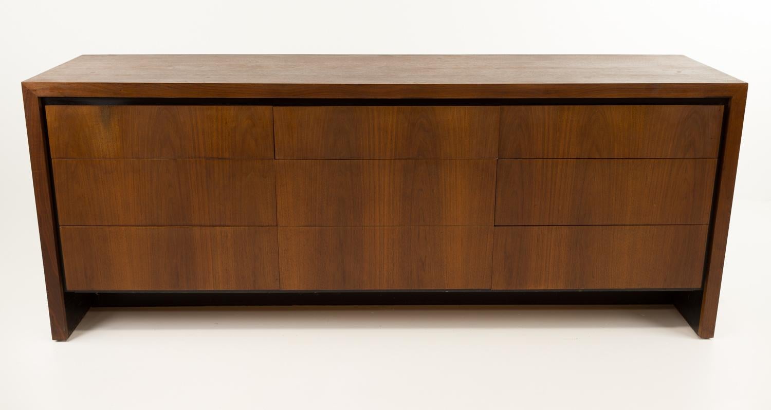 Merton Gershun for Dillingham Mid Century Walnut Lowboy Dresser 3