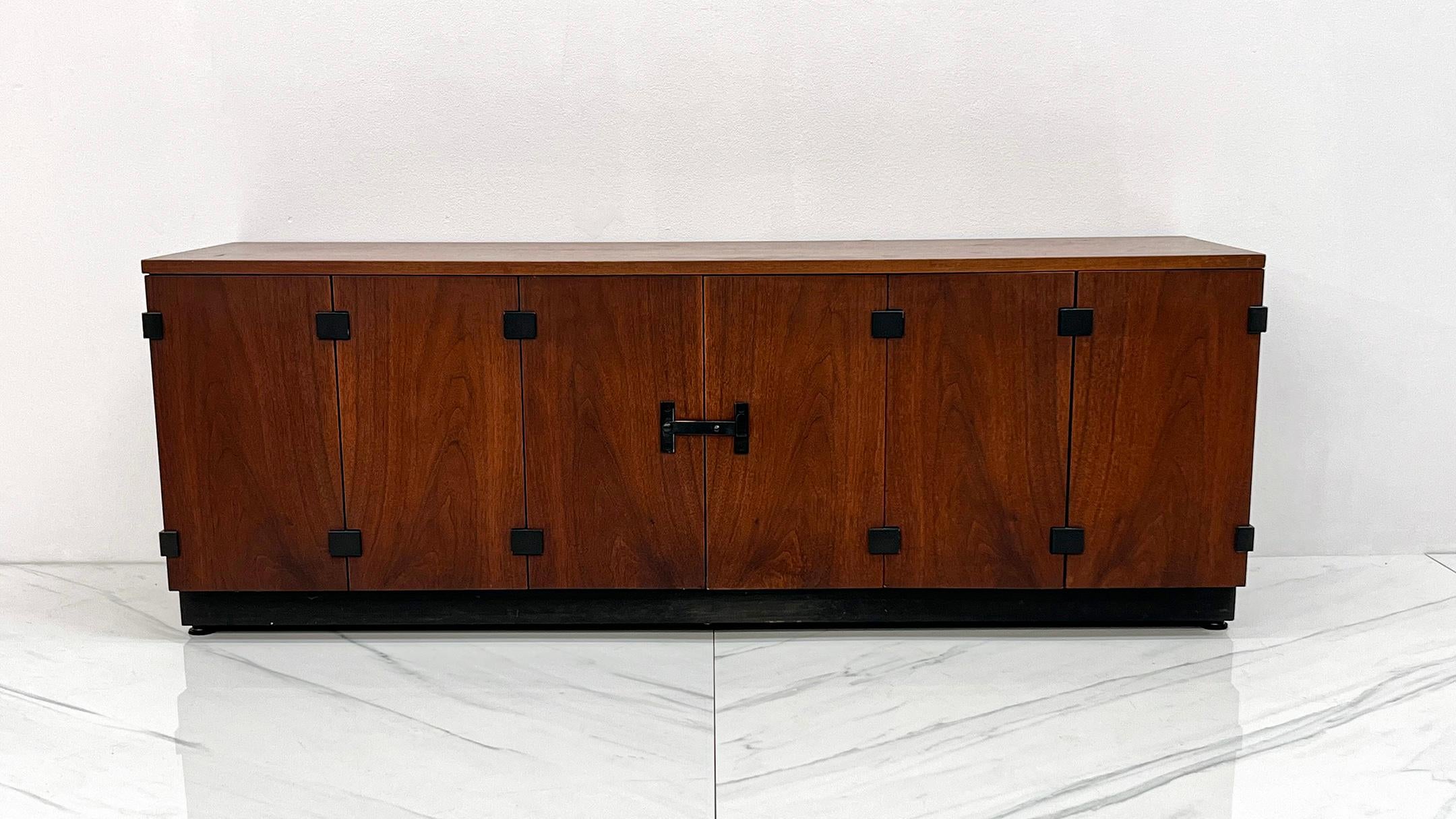 Mid-Century Modern Milo Baughman for Directional Credenza For Sale