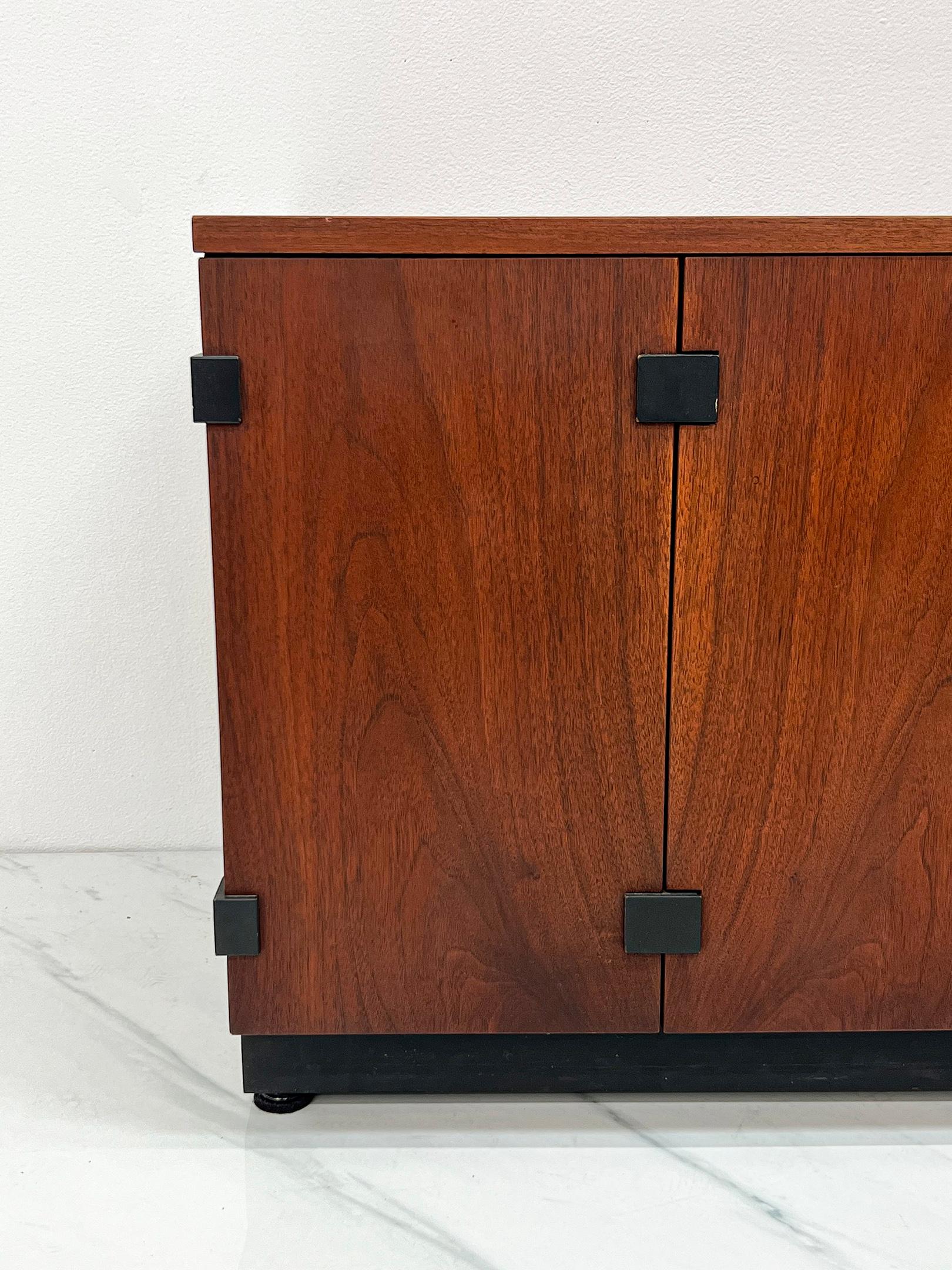 Milo Baughman for Directional Credenza In Good Condition For Sale In Culver City, CA