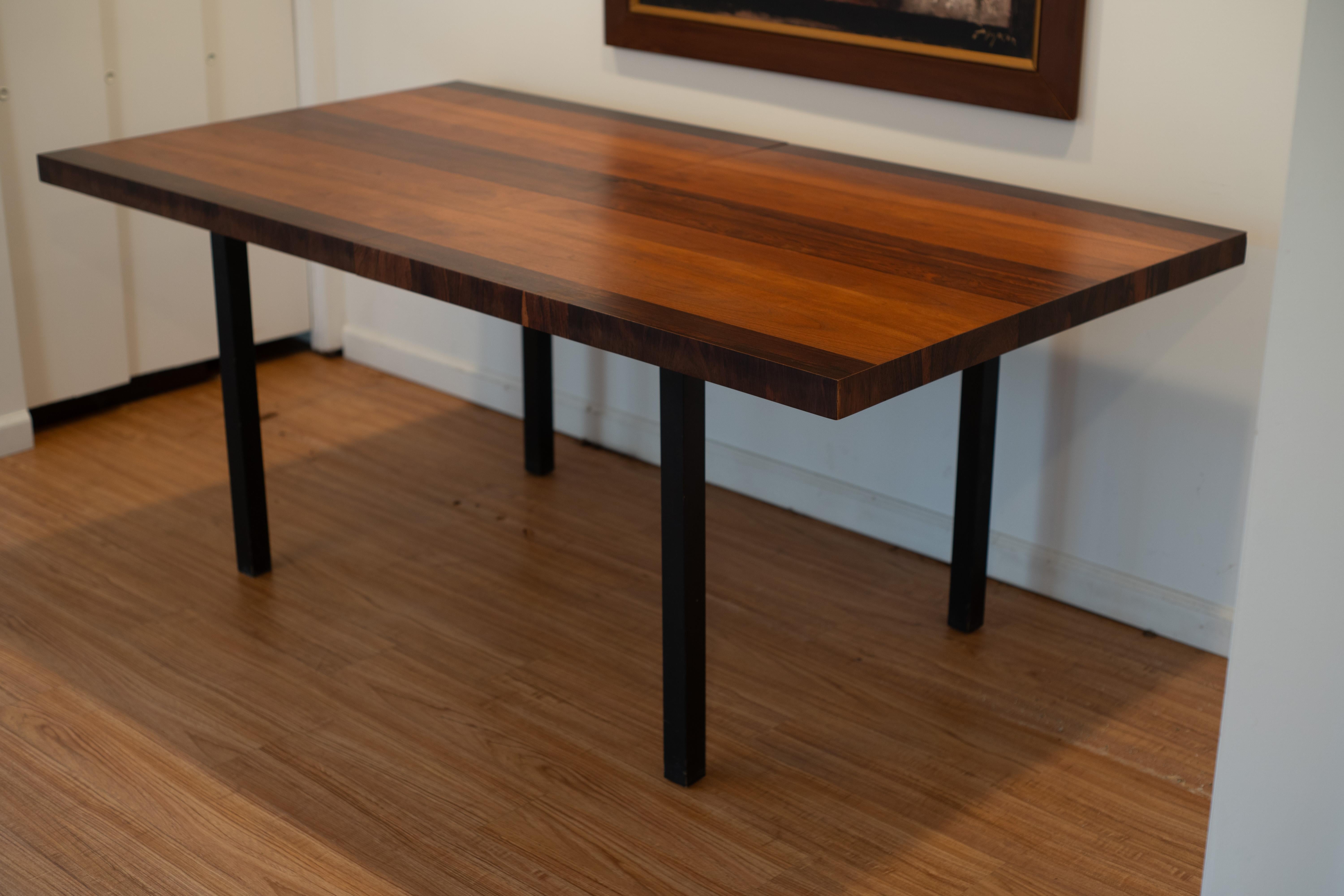 Mesa de comedor Milo Baughman para Directional en nogal, palisandro y fresno con 2 tableros Estadounidense en venta
