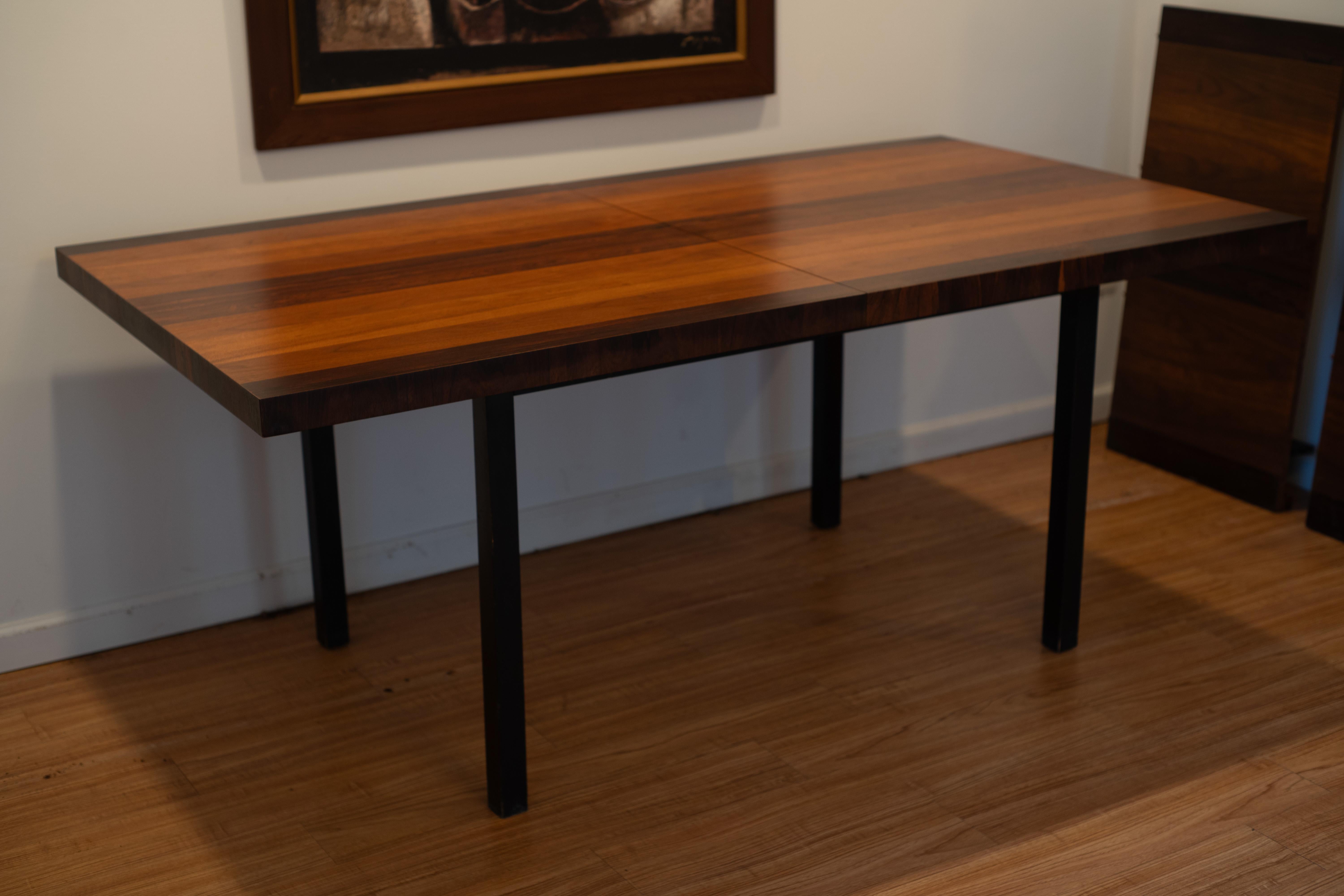 Mesa de comedor Milo Baughman para Directional en nogal, palisandro y fresno con 2 tableros en Bueno estado para la venta en Philadelphia, PA