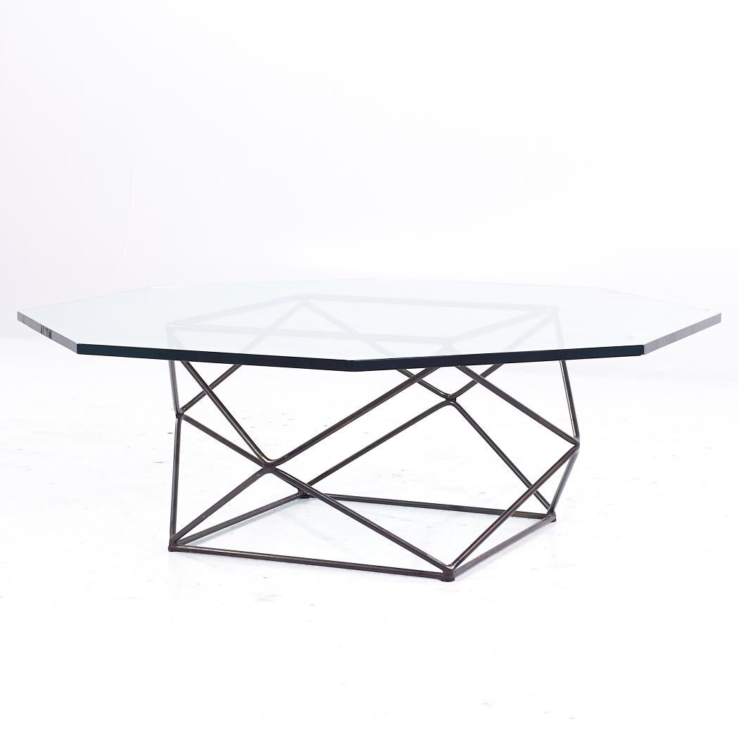 Mid-Century Modern Table basse géométrique en bronze et verre Milo Baughman pour Directional MCM en vente