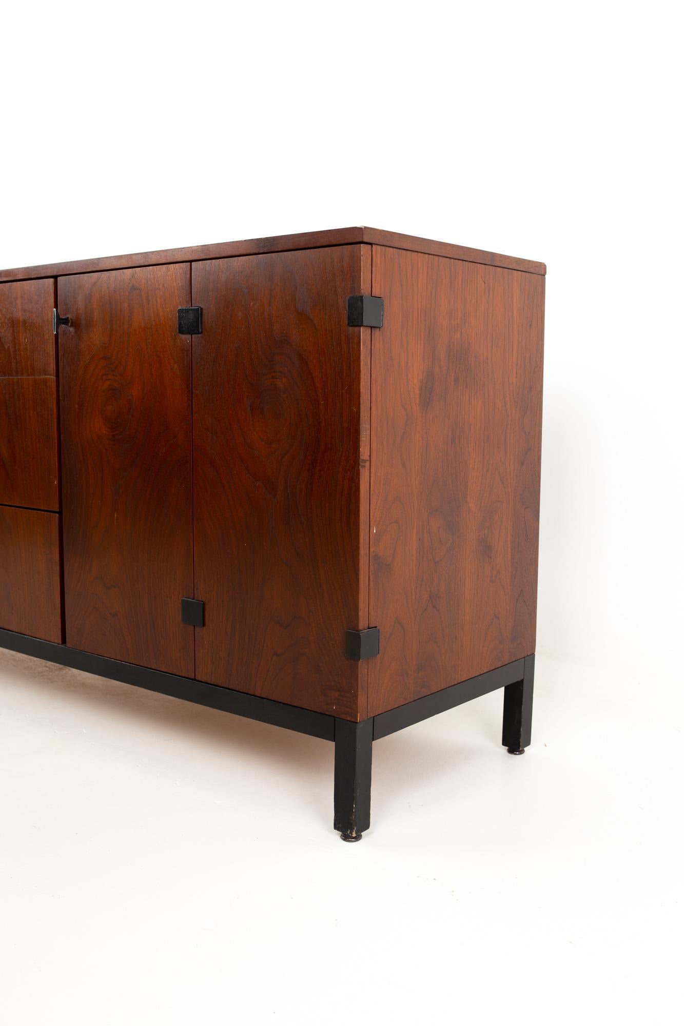 Late 20th Century Milo Baughman for Directional MCM Walnut 9-Drawer Lowboy Sideboard Credenza