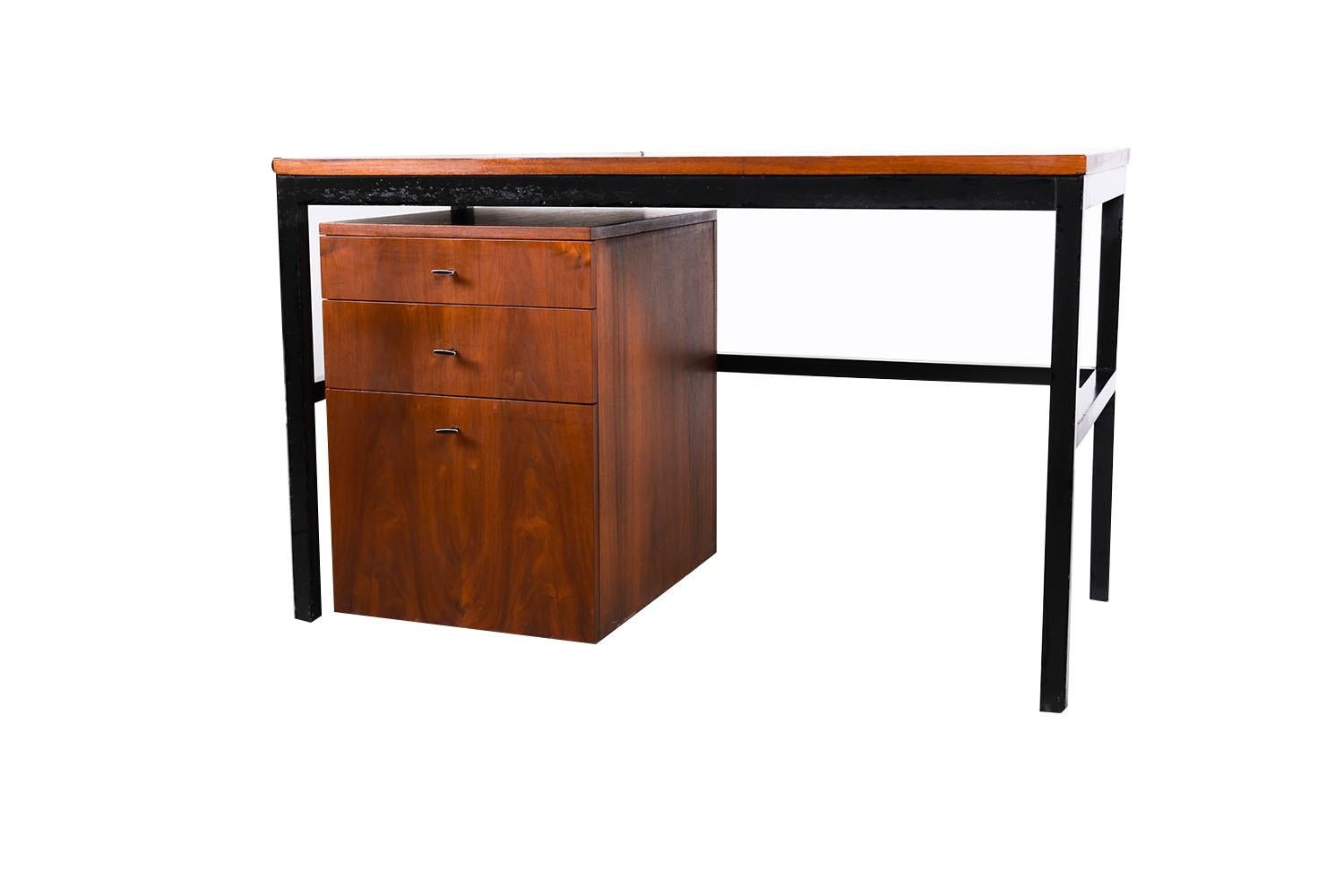Fabulous parsons writing desk or console table with modular file cabinets designed by Milo Baughman for Directional Furniture Company, circa 1960s, USA. Featuring sophisticated, sleek lines characteristic of Baughman’s renowned MCM style, integrated