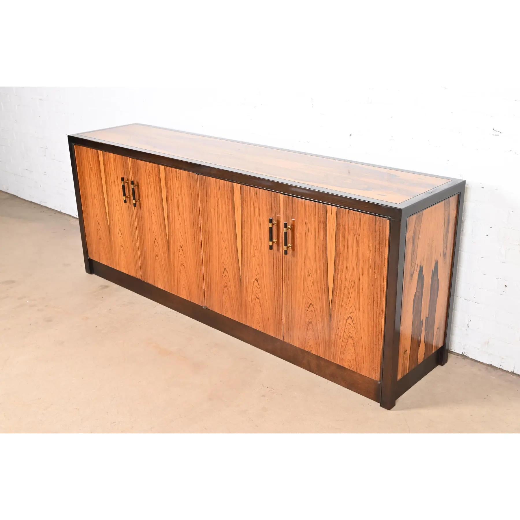 A sleek and stylish Mid-Century Modern sideboard, credenza, or bar cabinet

By Milo Baughman for Directional, 
