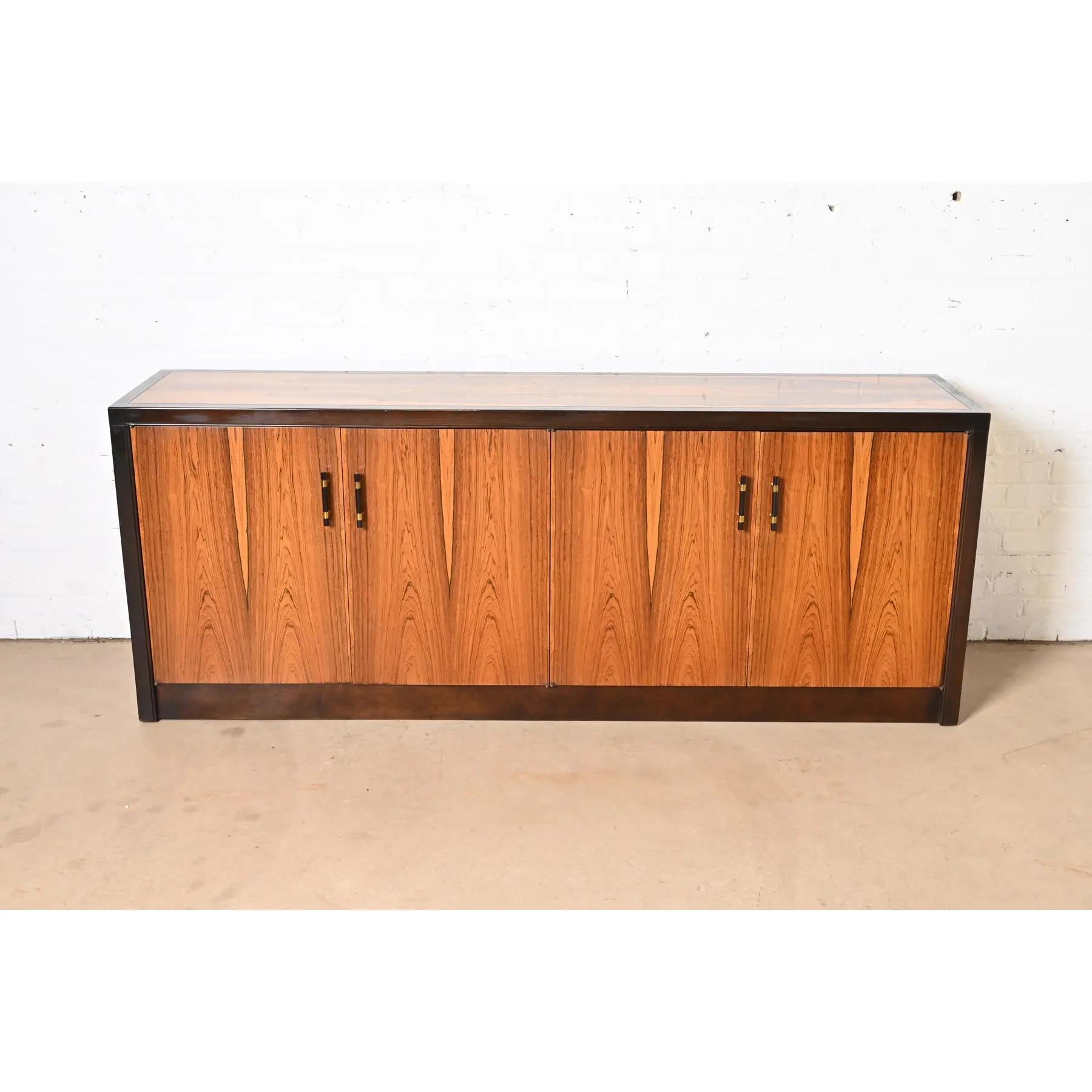 Milo Baughman for Directional Mid-Century Modern Rosewood and Walnut Sideboard In Good Condition In South Bend, IN