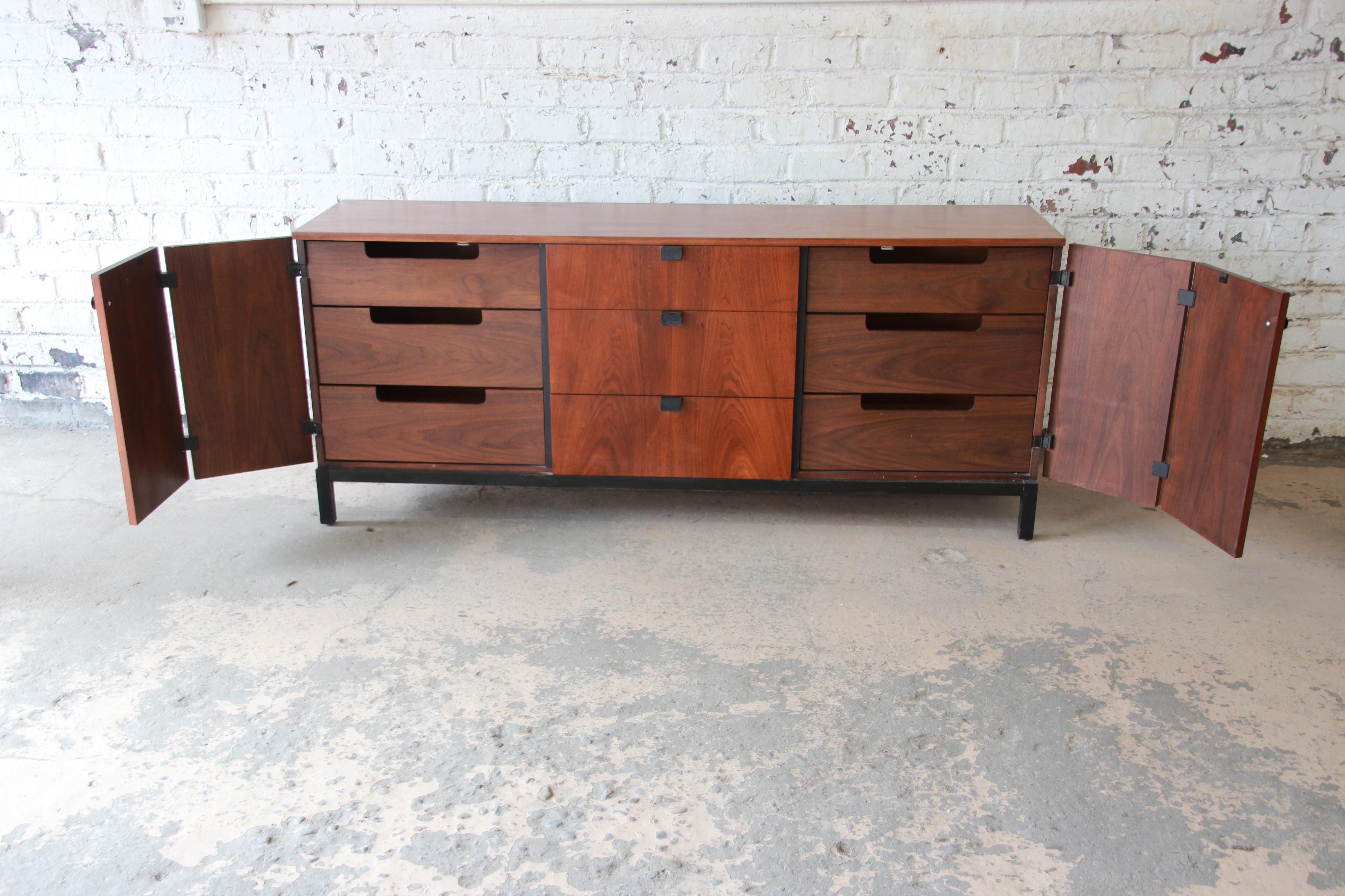 Milo Baughman for Directional Mid-Century Modern Walnut Credenza or Dresser 2