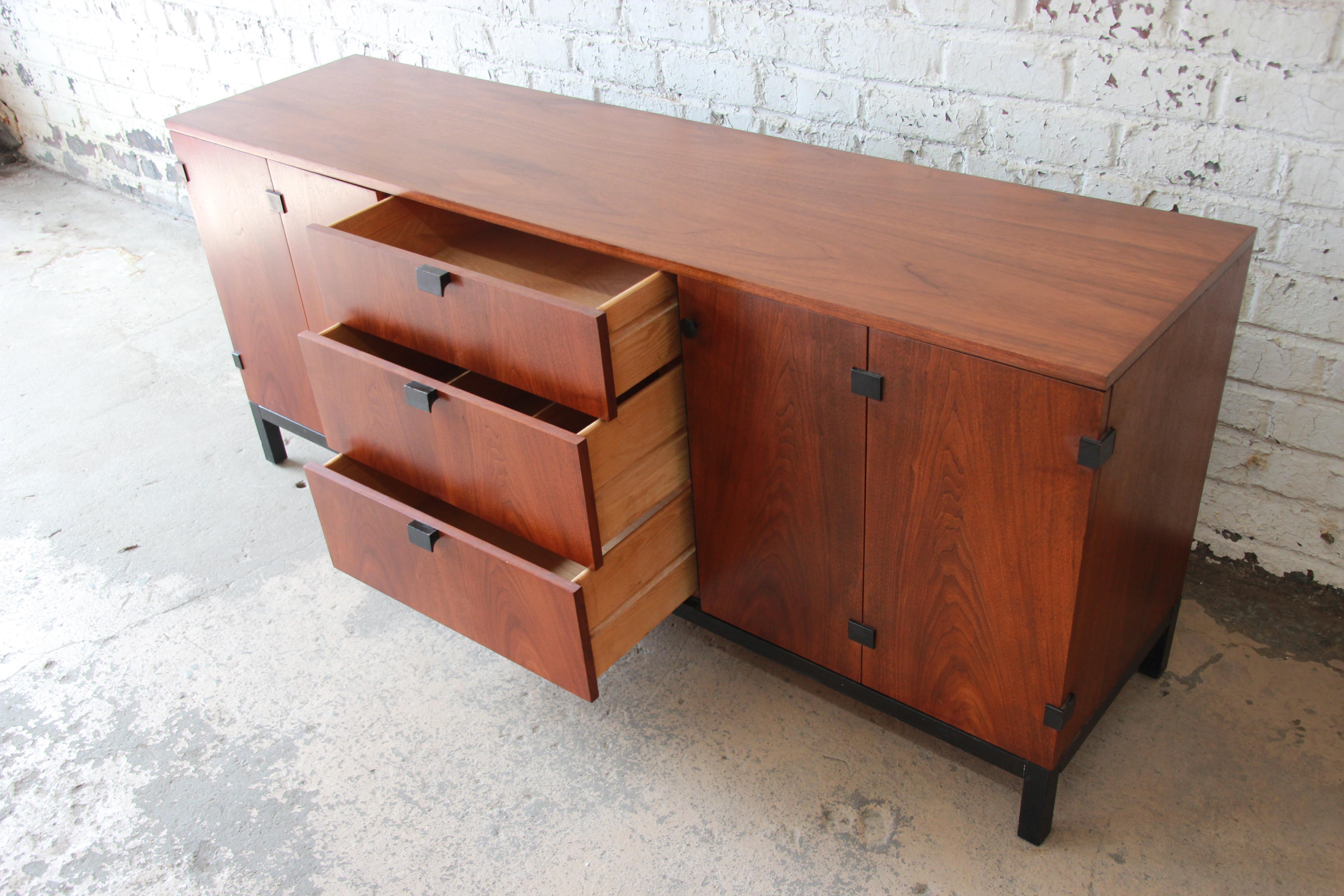 Milo Baughman for Directional Mid-Century Modern Walnut Credenza or Dresser 3