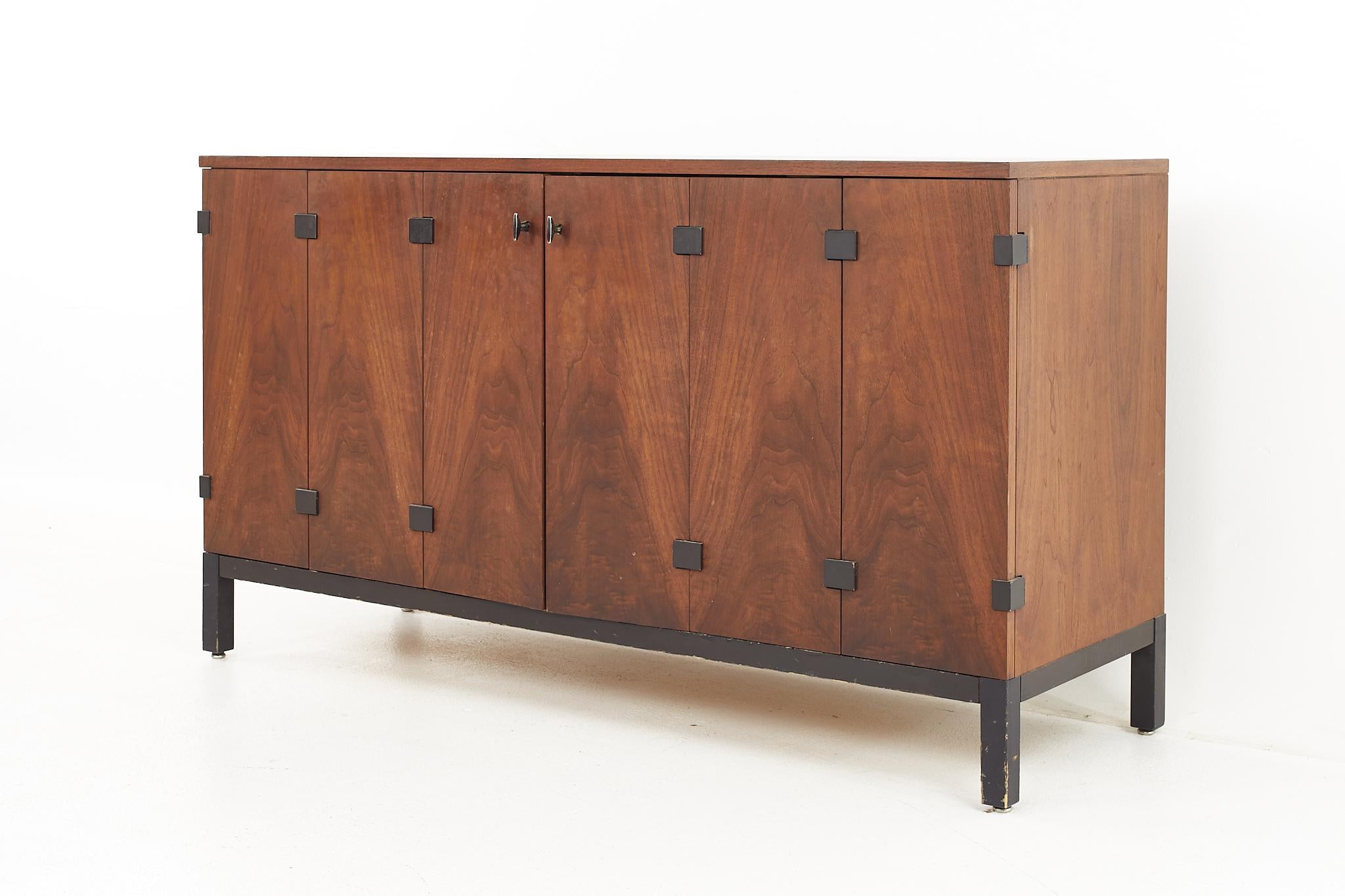 Milo Baughman for Directional Mid Century Sideboard Credenza Buffet and Hutch 7
