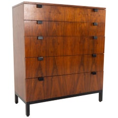 Milo Baughman pour Directional Mid Century Dresser Highboy 5 tiroirs en noyer