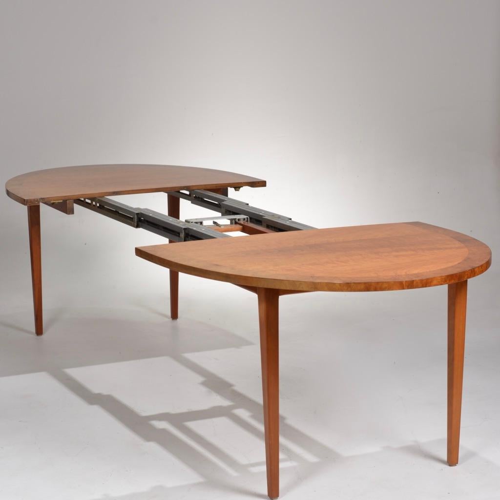 Milo Baughman for Directional Oval Burl Wood Dining Table with Three Leaves In Good Condition In Los Angeles, CA