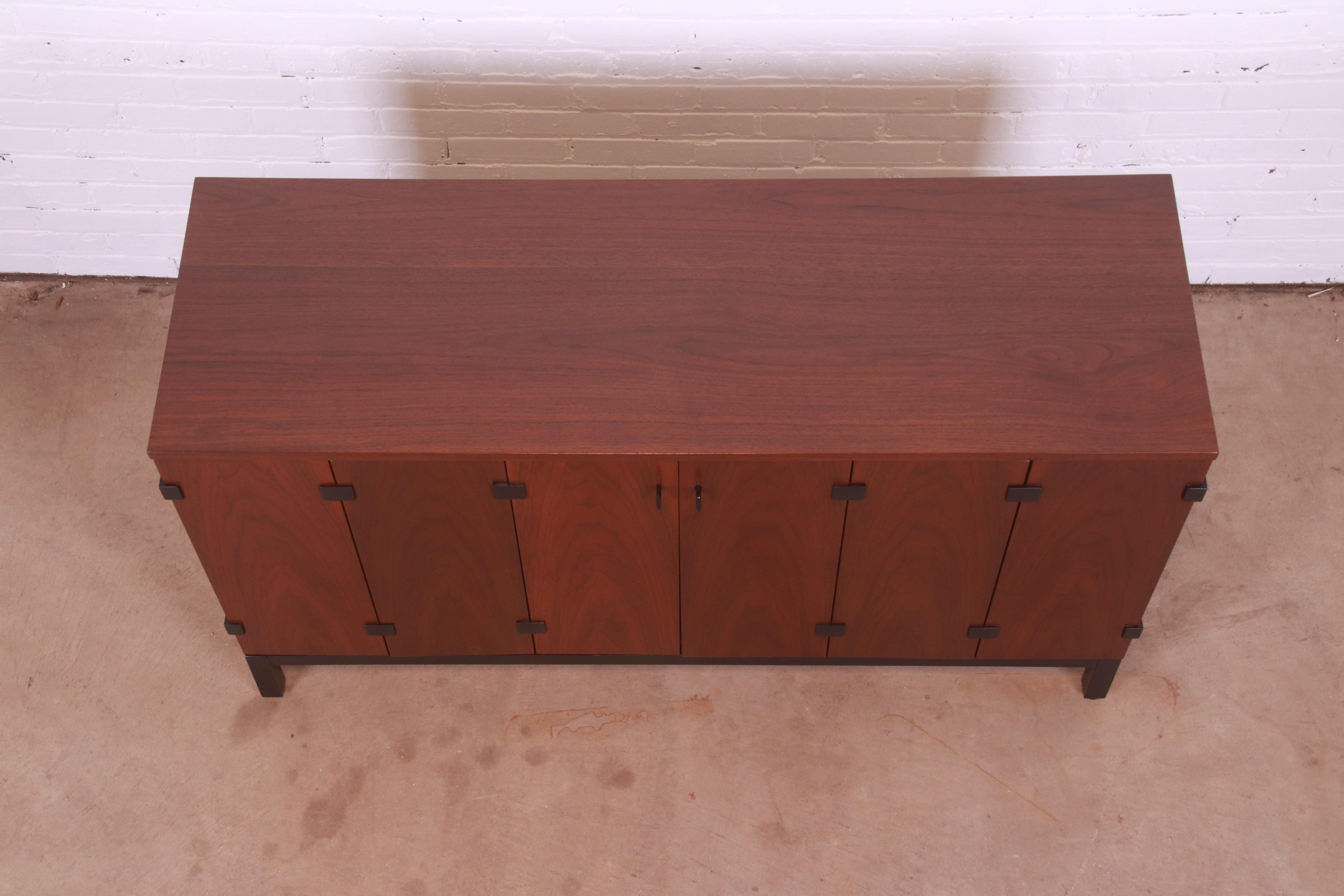 Milo Baughman for Directional Walnut and Ebonized Sideboard Credenza, Refinished 6