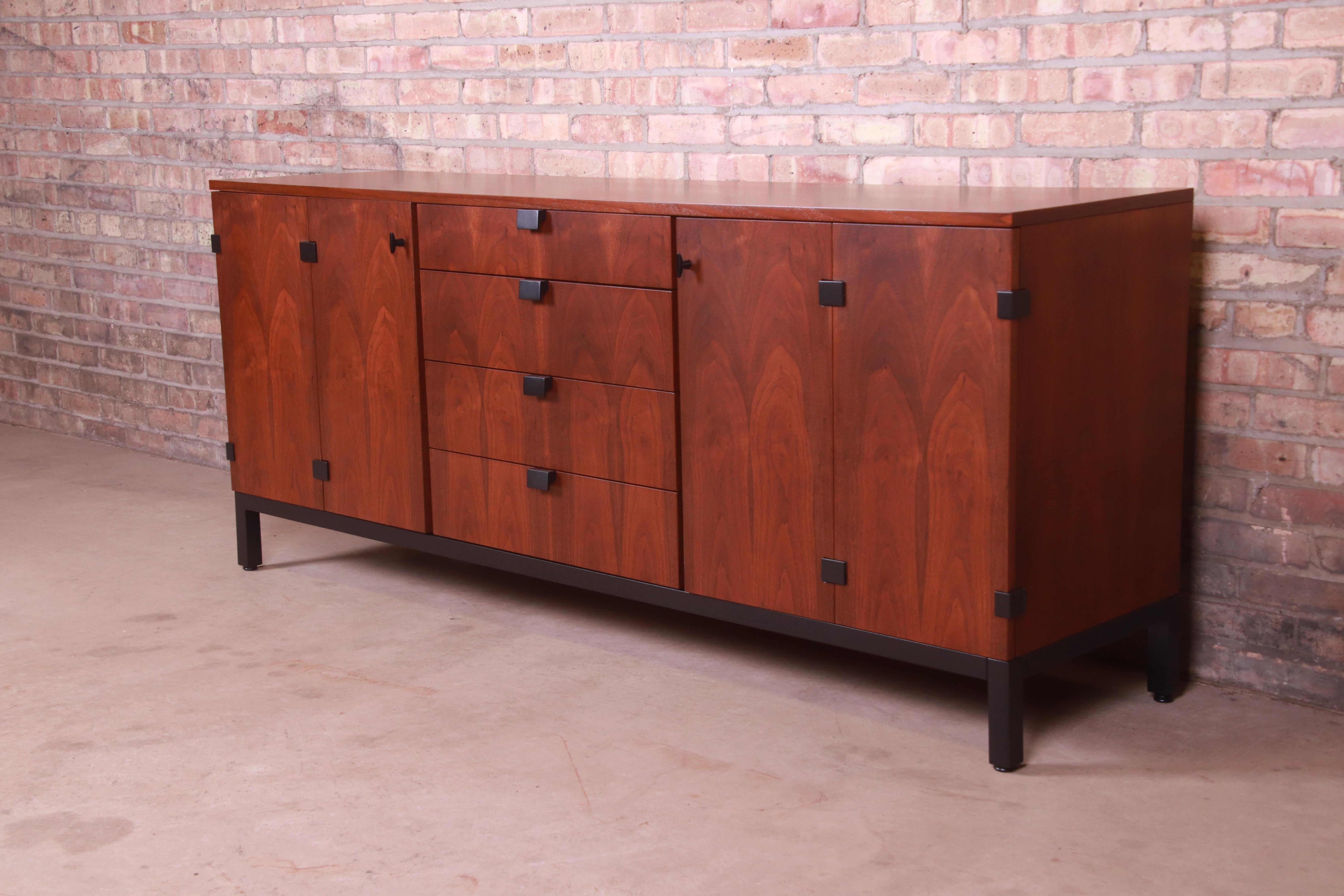 An exceptional mid-century modern sideboard, credenza, or bar cabinet

By Milo Baughman for Directional

USA, 1960s

Gorgeous book-matched walnut, with ebonized legs and accents and original hardware.

Measures: 72