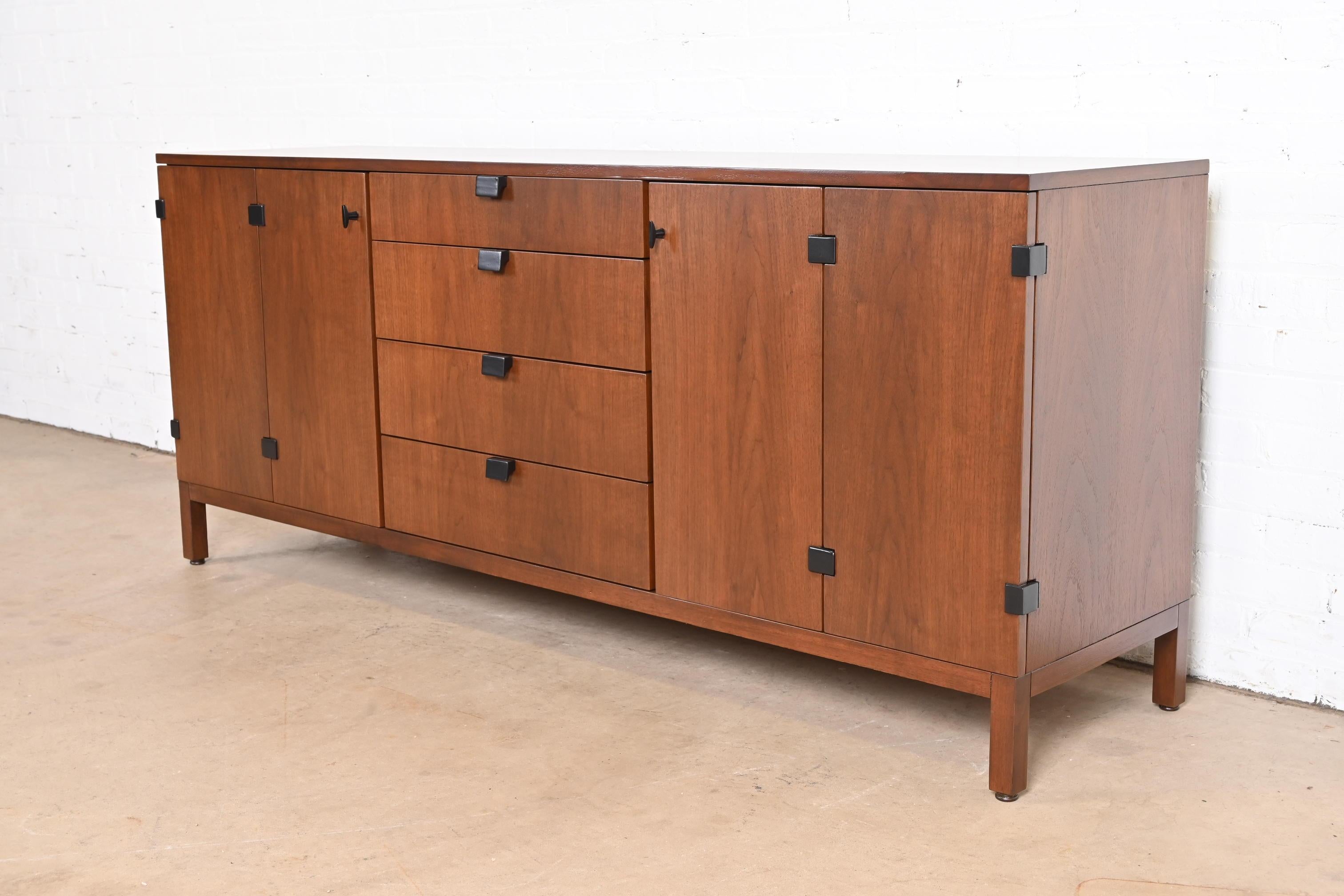 An exceptional Mid-Century Modern sideboard, credenza, or bar cabinet

By Milo Baughman for Directional

USA, 1960s

Gorgeous book-matched walnut, with ebonized accents and original hardware.

Measures: 72.5