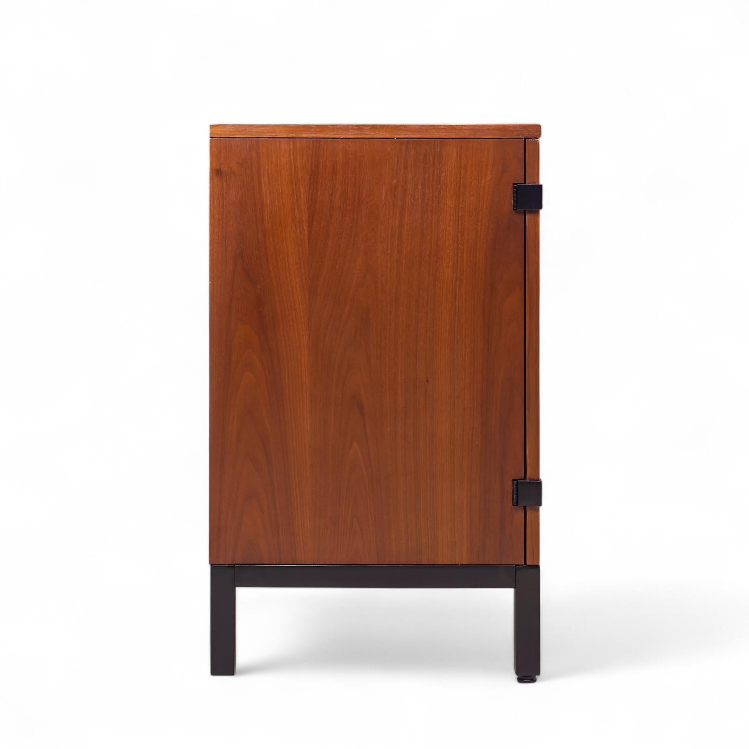 Milo Baughman for Directional Walnut Lowboy Dresser In Good Condition For Sale In Countryside, IL