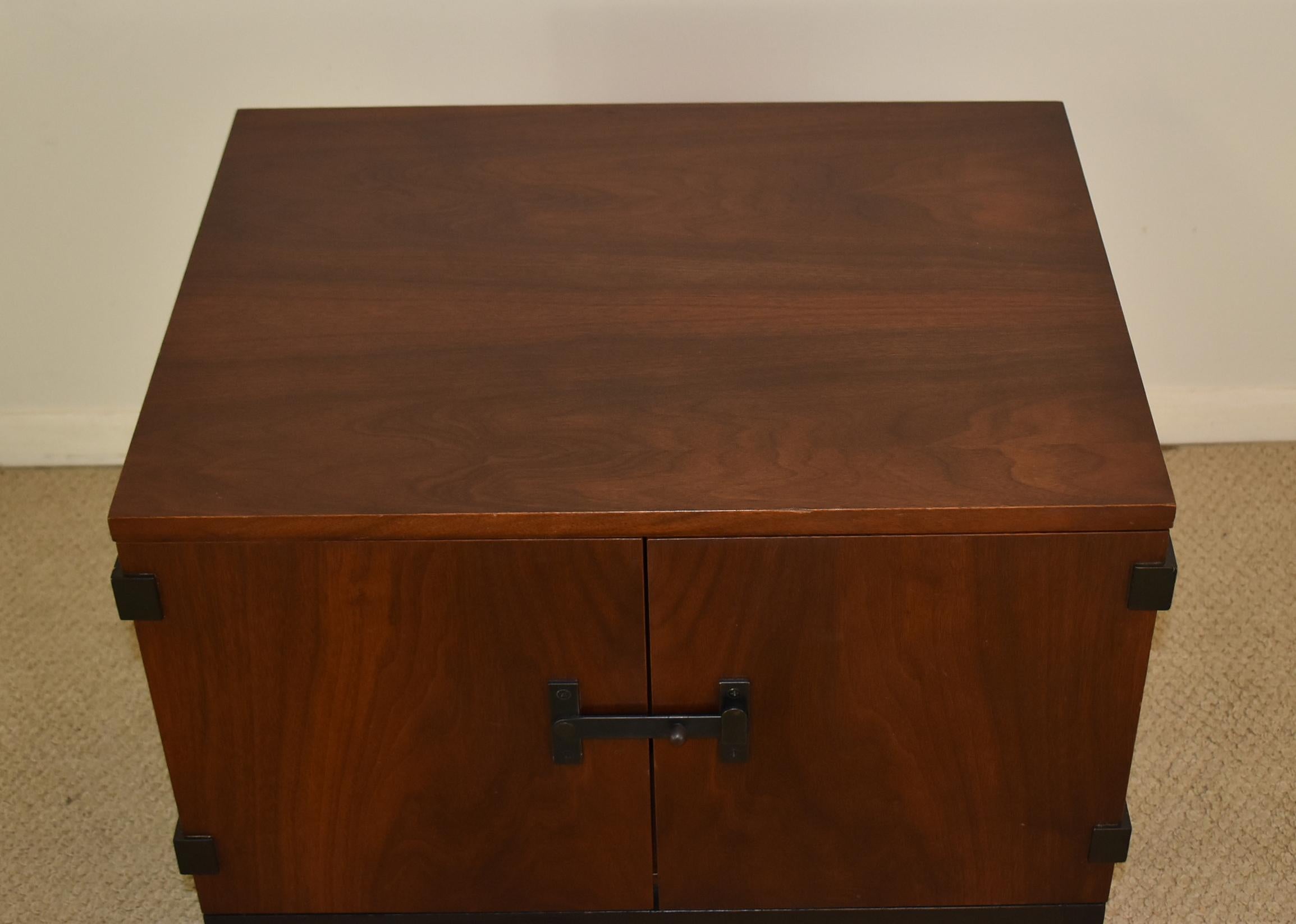 Walnut modern nightstand side table by Milo Baughman for Directional. Cabinet sits on a black wood base and has iron hardware. Original finish with minor wear. Good condition. Dimensions 18