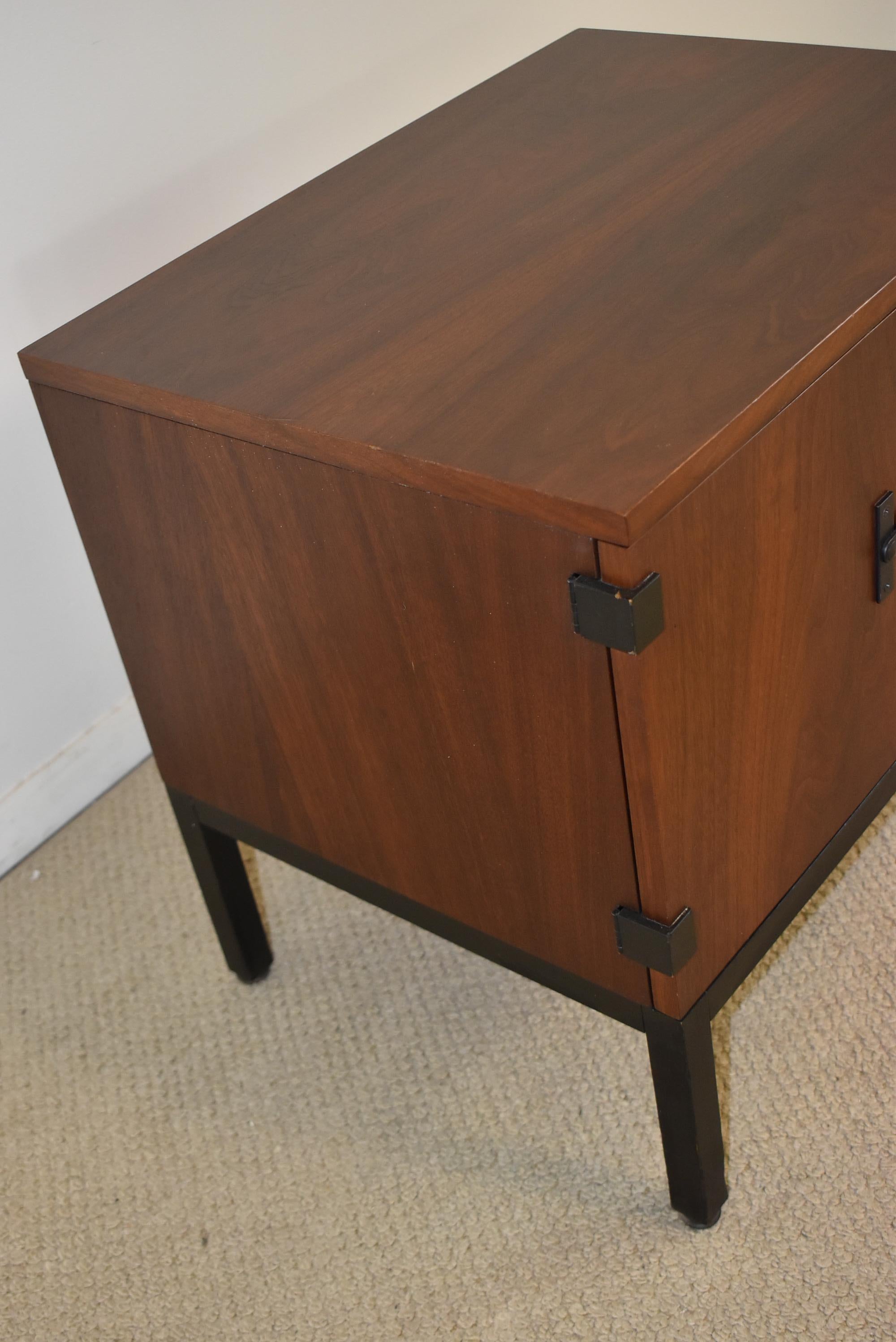 Milo Baughman for Directional Walnut Nightstand Side Table In Good Condition In Toledo, OH