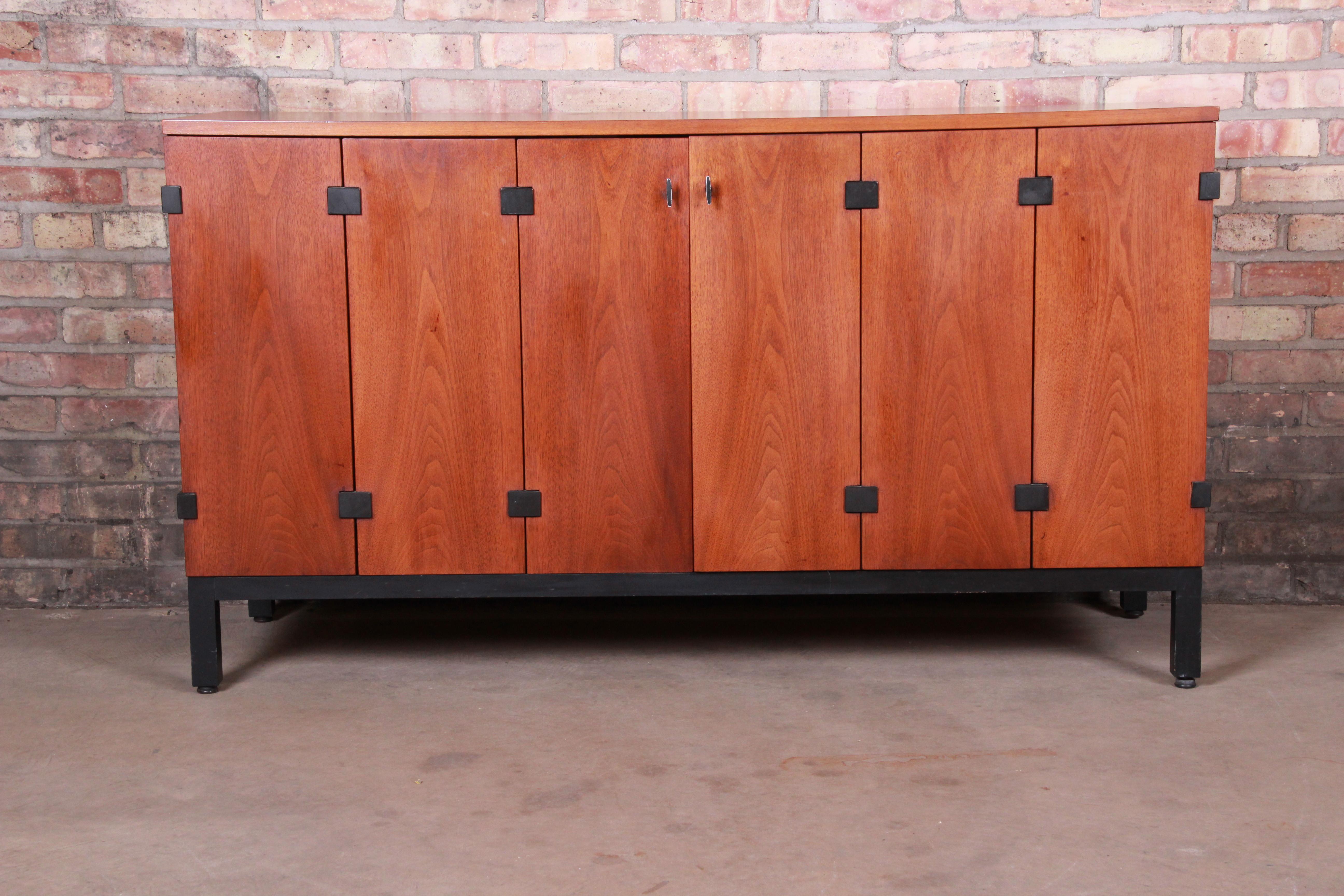 A gorgeous Mid-Century Modern sideboard credenza or bar cabinet

By Milo Baughman for Directional

USA, 1960s

Bookmatched walnut, with ebonized base and accents.

Measures: 54.5
