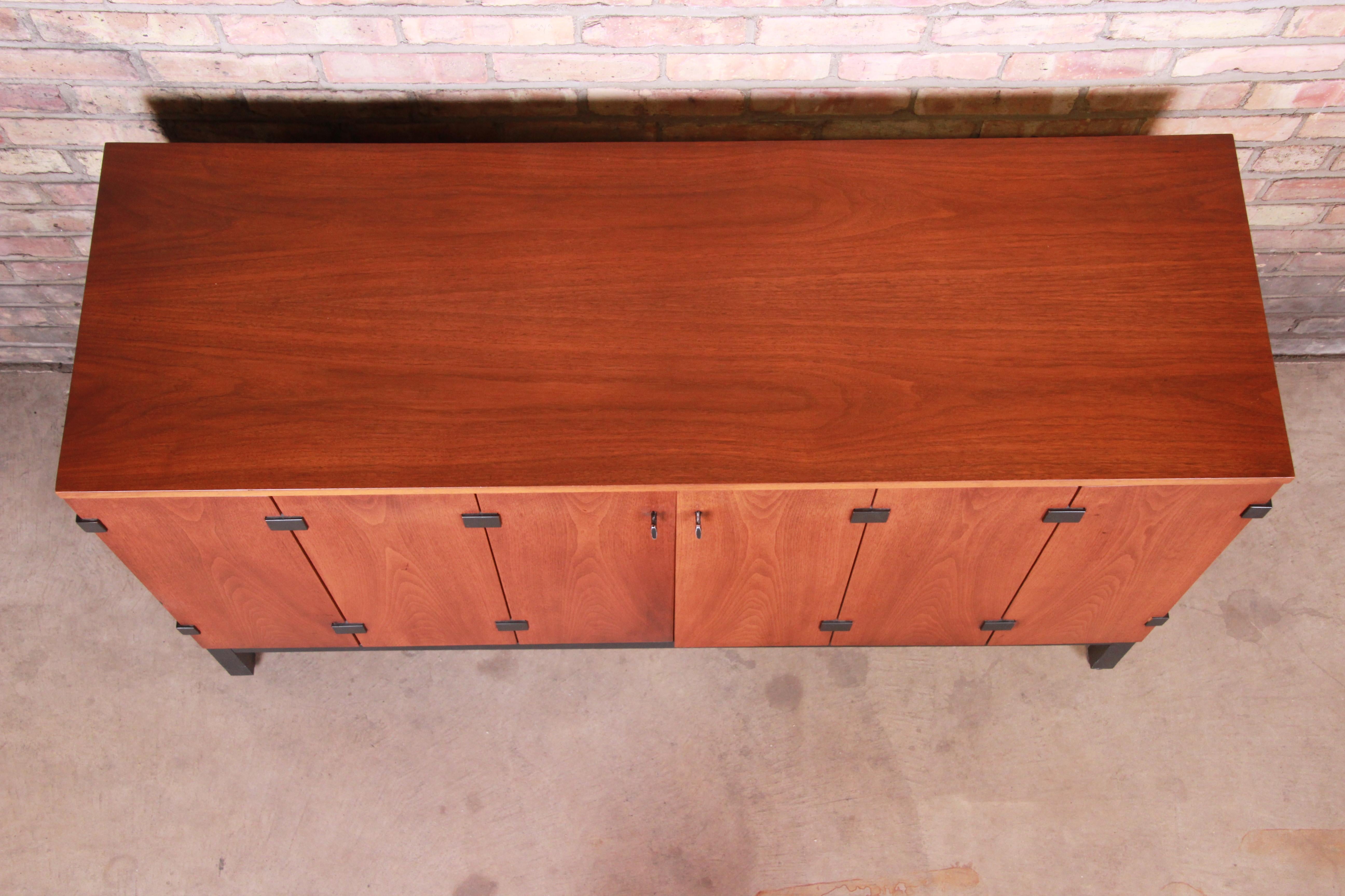 Mid-20th Century Milo Baughman for Directional Walnut Sideboard Credenza, 1960s