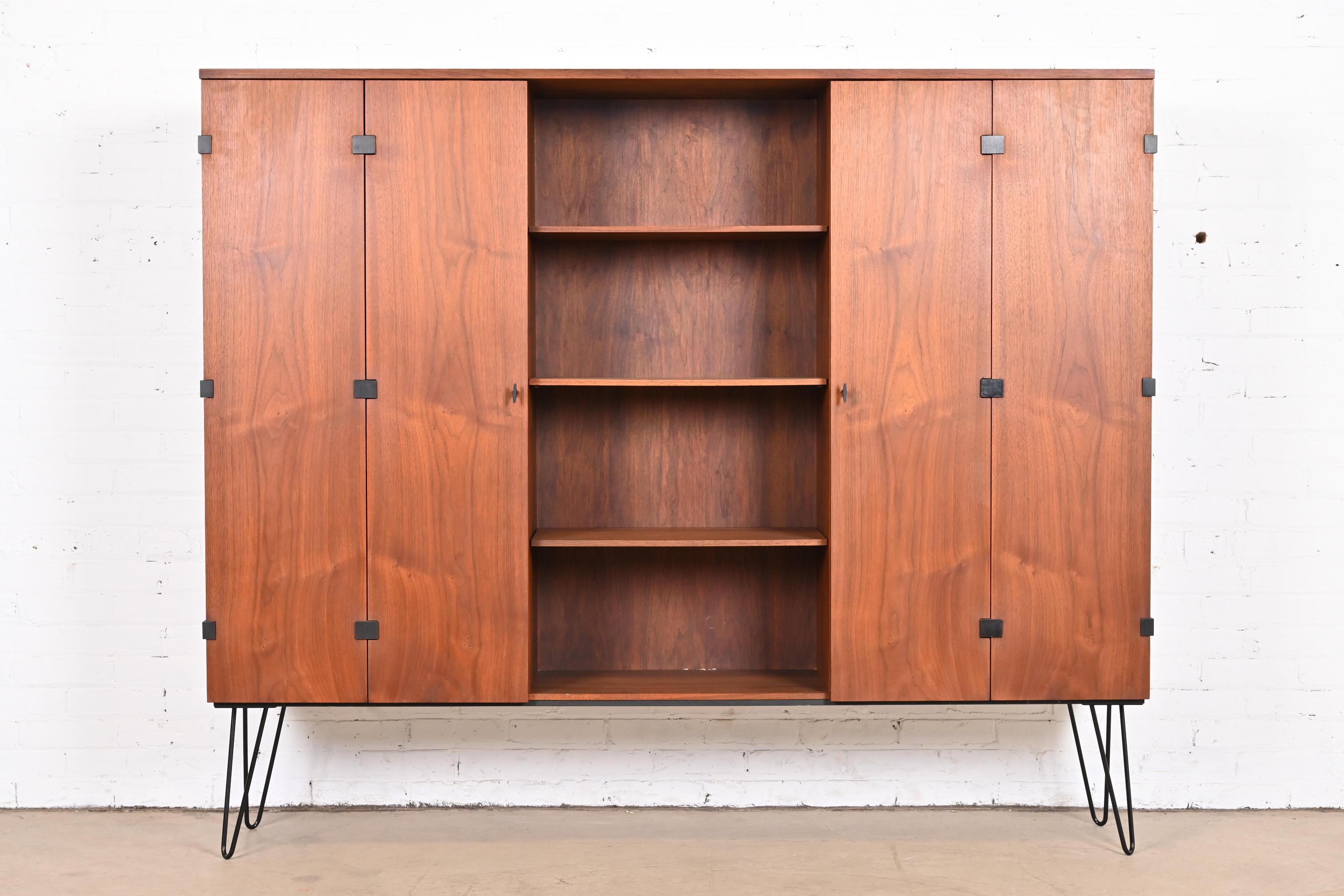 Milo Baughman for Directional Walnut Triple Bookcase on Hairpin Legs, 1960s In Good Condition In South Bend, IN