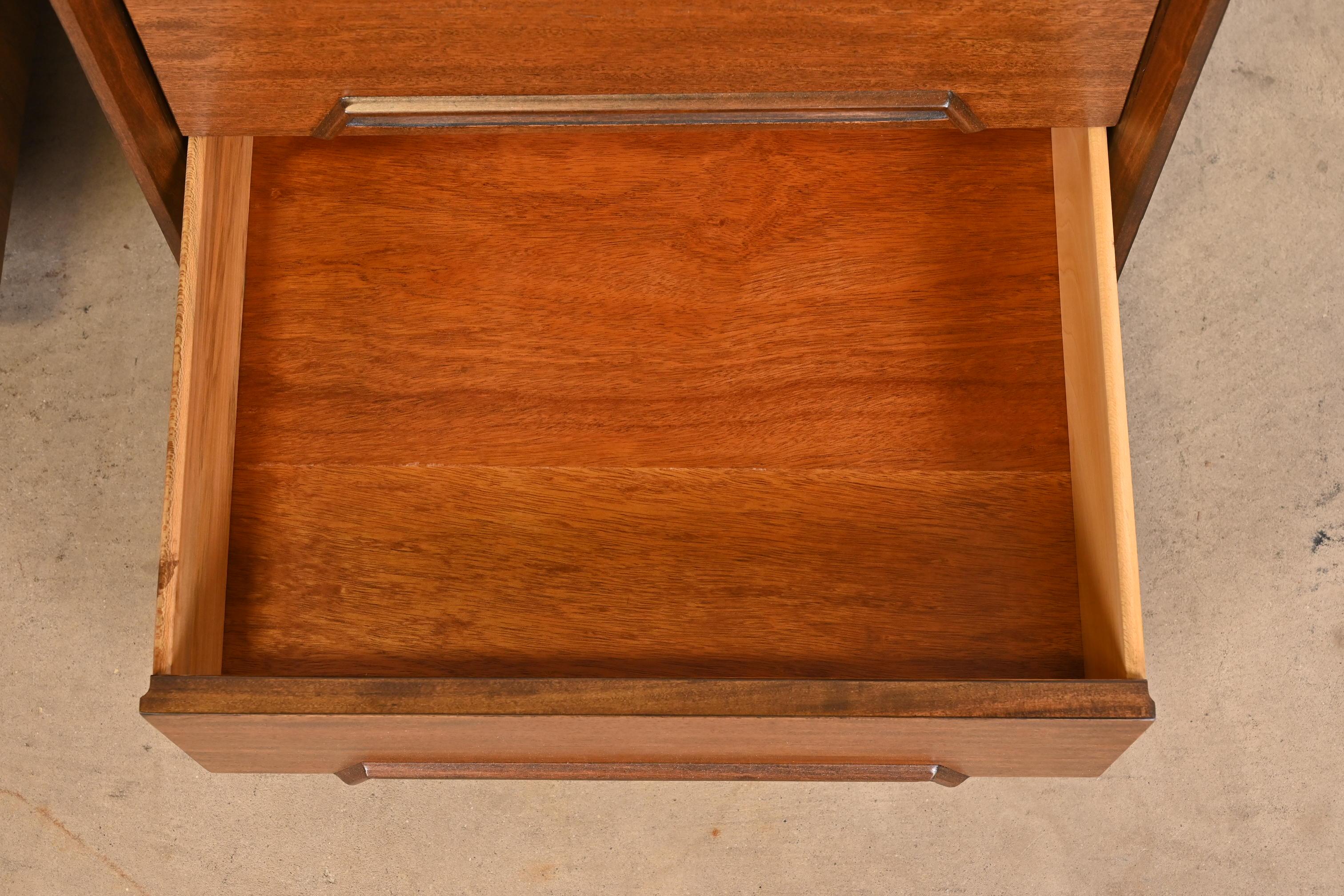 Coffres de chevet en bois Mindoro exotique de Milo Baughman pour Drexel, nouvellement restaurés en vente 5