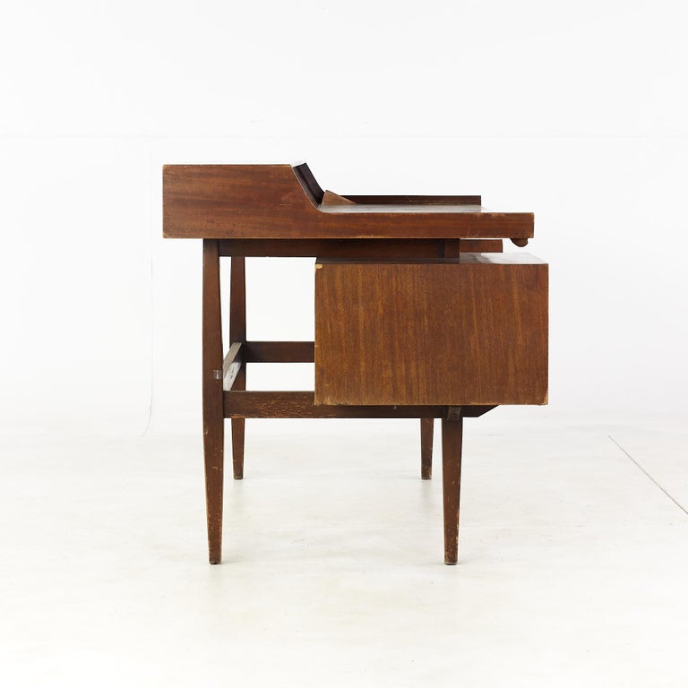 Milo Baughman for Drexel Mid Century Leather Top Desk In Good Condition For Sale In Countryside, IL