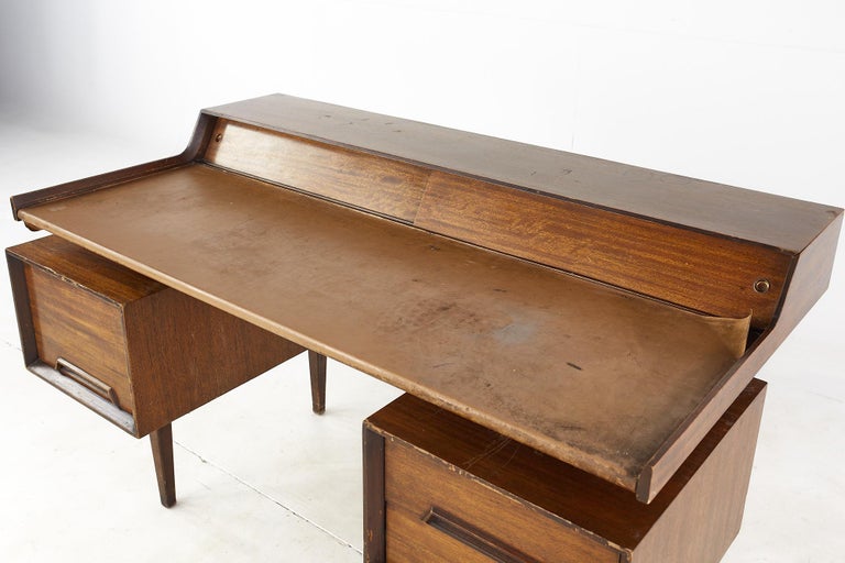 Milo Baughman for Drexel Mid Century Leather Top Desk For Sale 2