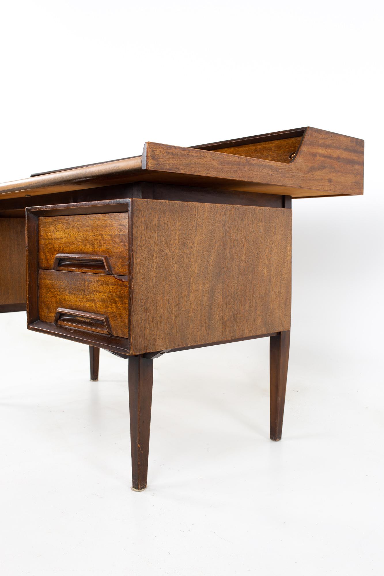 Milo Baughman for Drexel Mid Century Walnut Floating Double Sided Desk In Good Condition In Countryside, IL