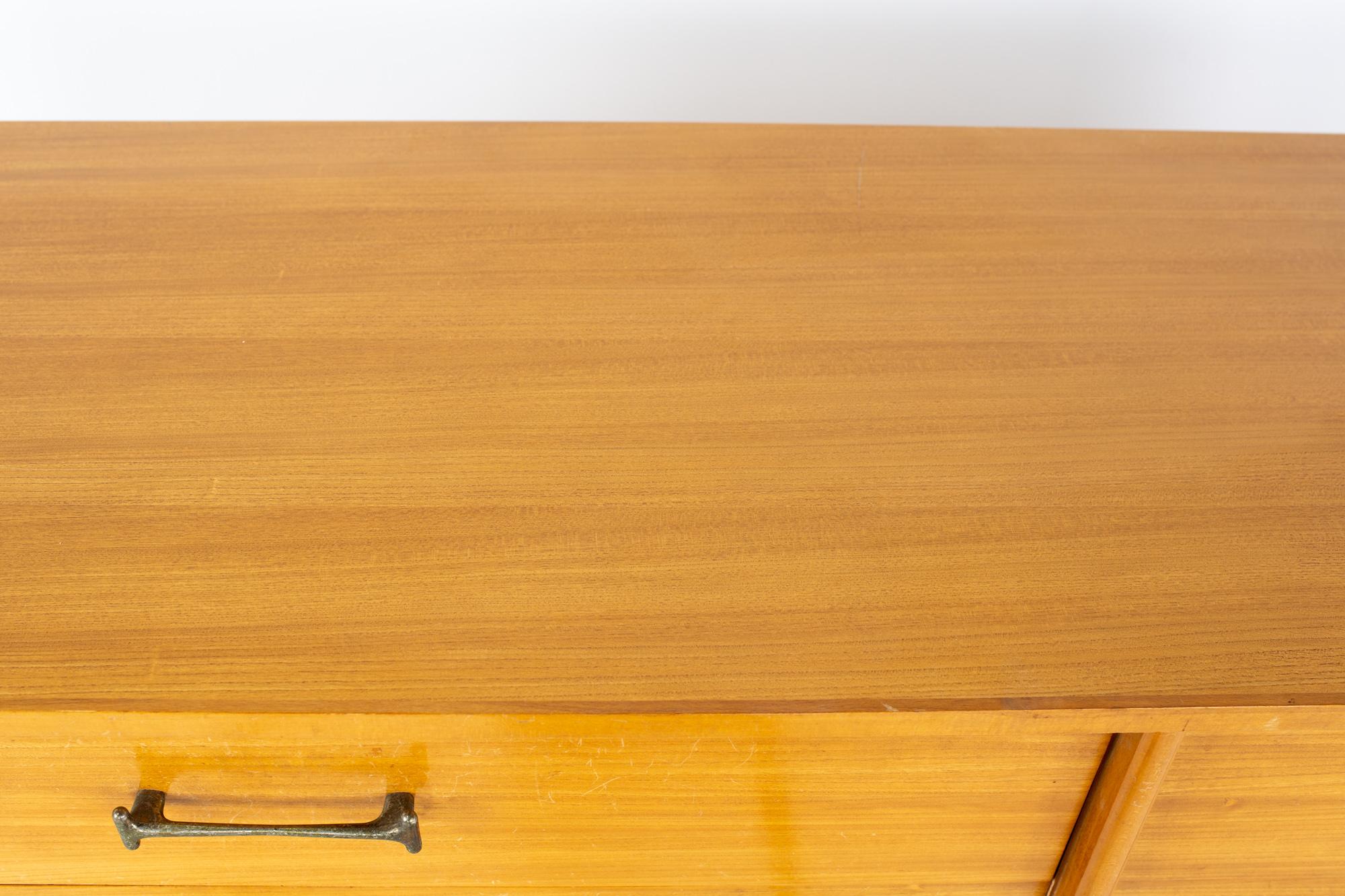 Milo Baughman for Drexel New Todays Living Mid-Century 8 Drawer Lowboy Dresser In Good Condition In Countryside, IL