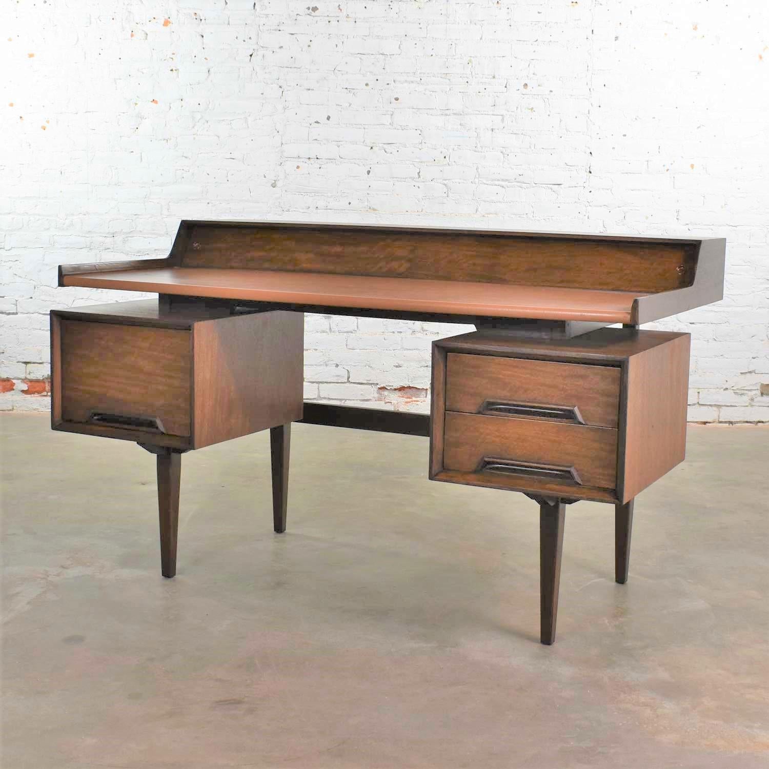 Handsome Mid-Century Modern, MCM, restored Drexel Mindoro wood and faux leather floating top desk designed by Milo Baughman for their Perspective Collection. This desk is in wonderful vintage condition. It has been lovingly restored including, in